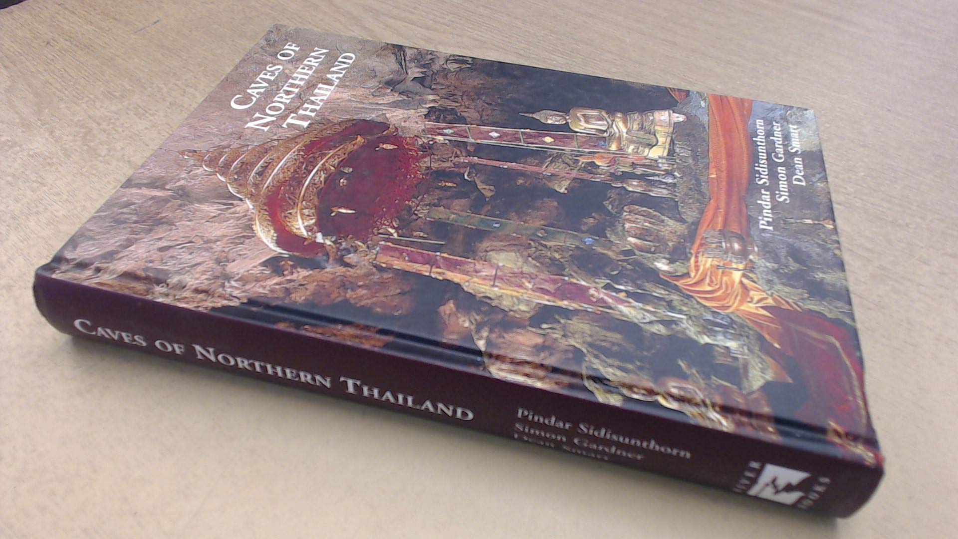 Trouver des grottes avec Caves of Northern Thailand en anglais