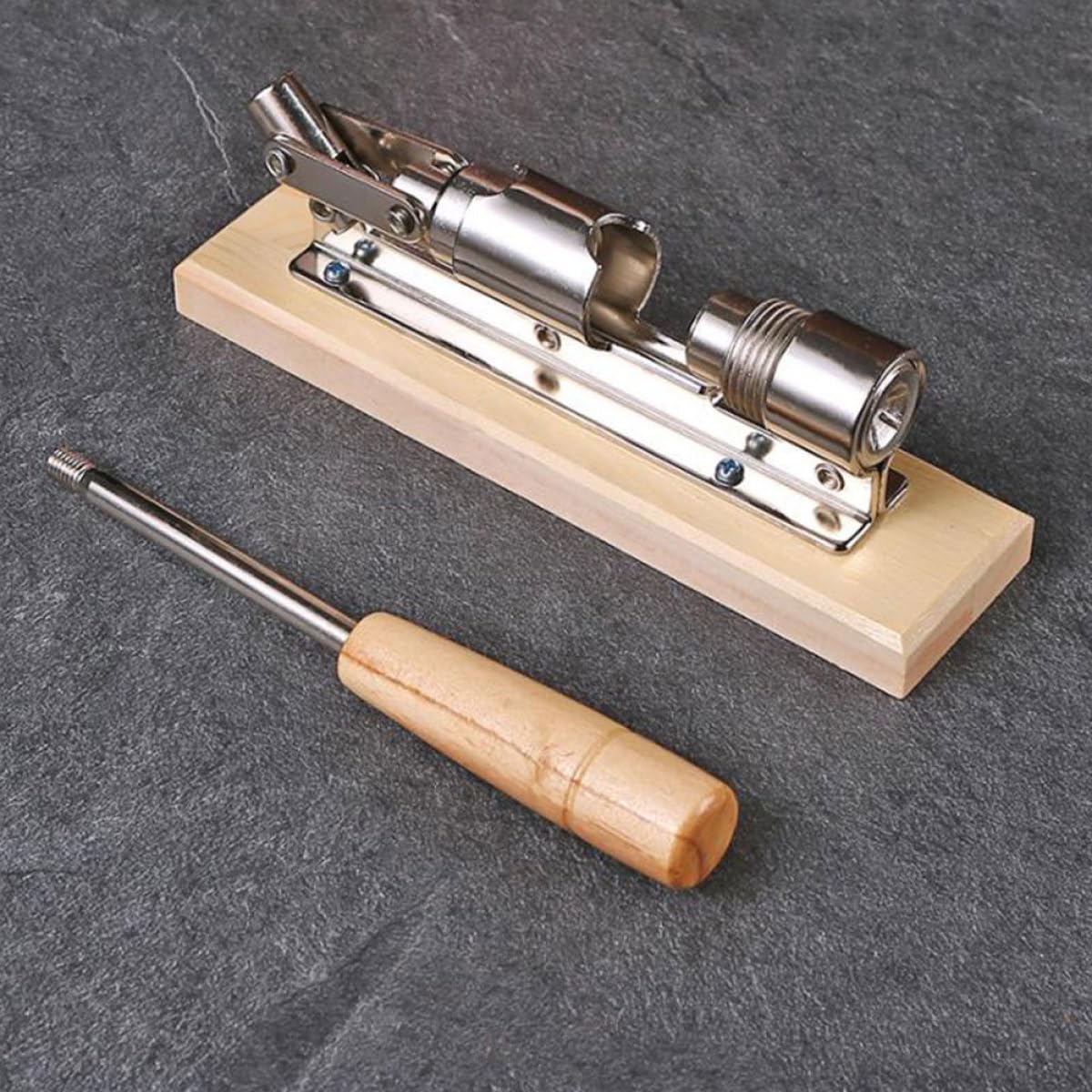Garneck Casse-Noix Mécanique Léger et Portable Adapté à Tous Types de Noix en Acier Inoxydable Manche en Bois Outil Pratique pour Casser Noisettes et Châtaignes