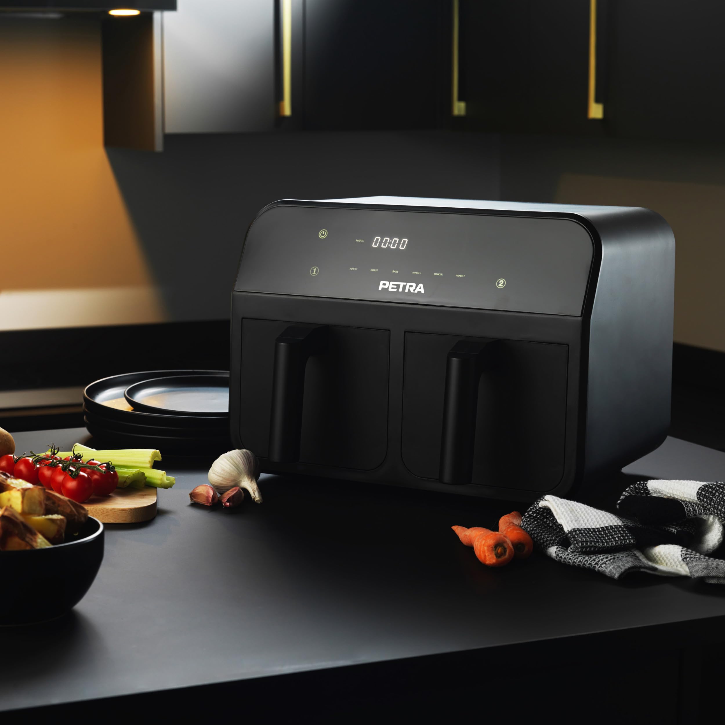 Petra PT4750BLKVDE - Friggitrice ad aria da 7,4 l, doppio cestello rimovibile, funzioni di cottura Sync e Match, 2 vassoi XL per cottura indipendente, display LED digitale, 6 programmi, 2400 W.