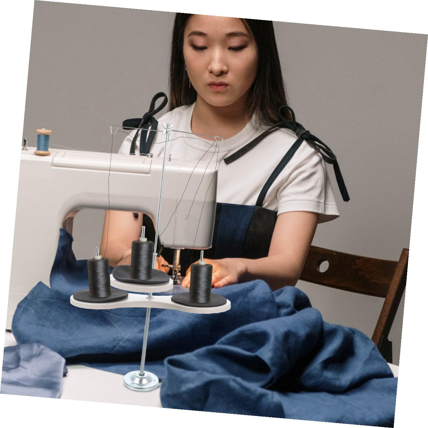 PACKOVE Support de Bobines Réglable pour Machine à Coudre – Porte-Fils Conique 3 Bobines en Fer Robuste Base Lestée Stable – Fournitures de Broderie et Quilting Adaptées aux Ateliers