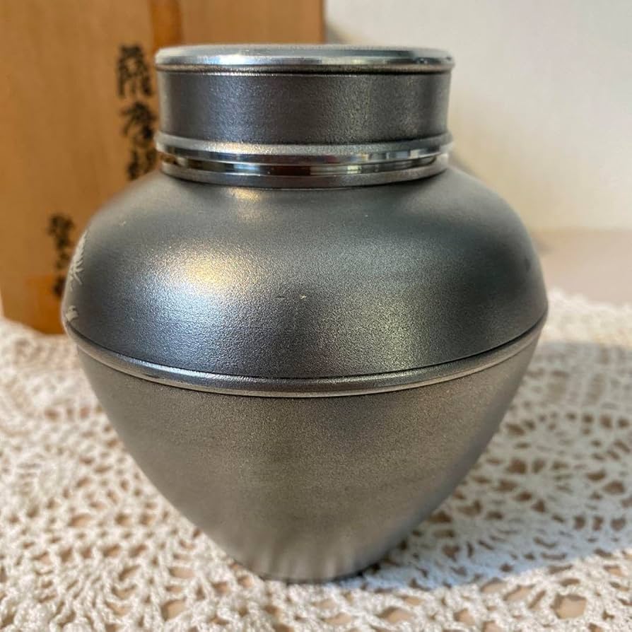 薩摩錫器　登六作　茶壺 正錫岩切　金属工芸品 Amazon.co.jp: 薩摩錫器 登六作 茶壺 品 桜島 松 岩切美巧堂