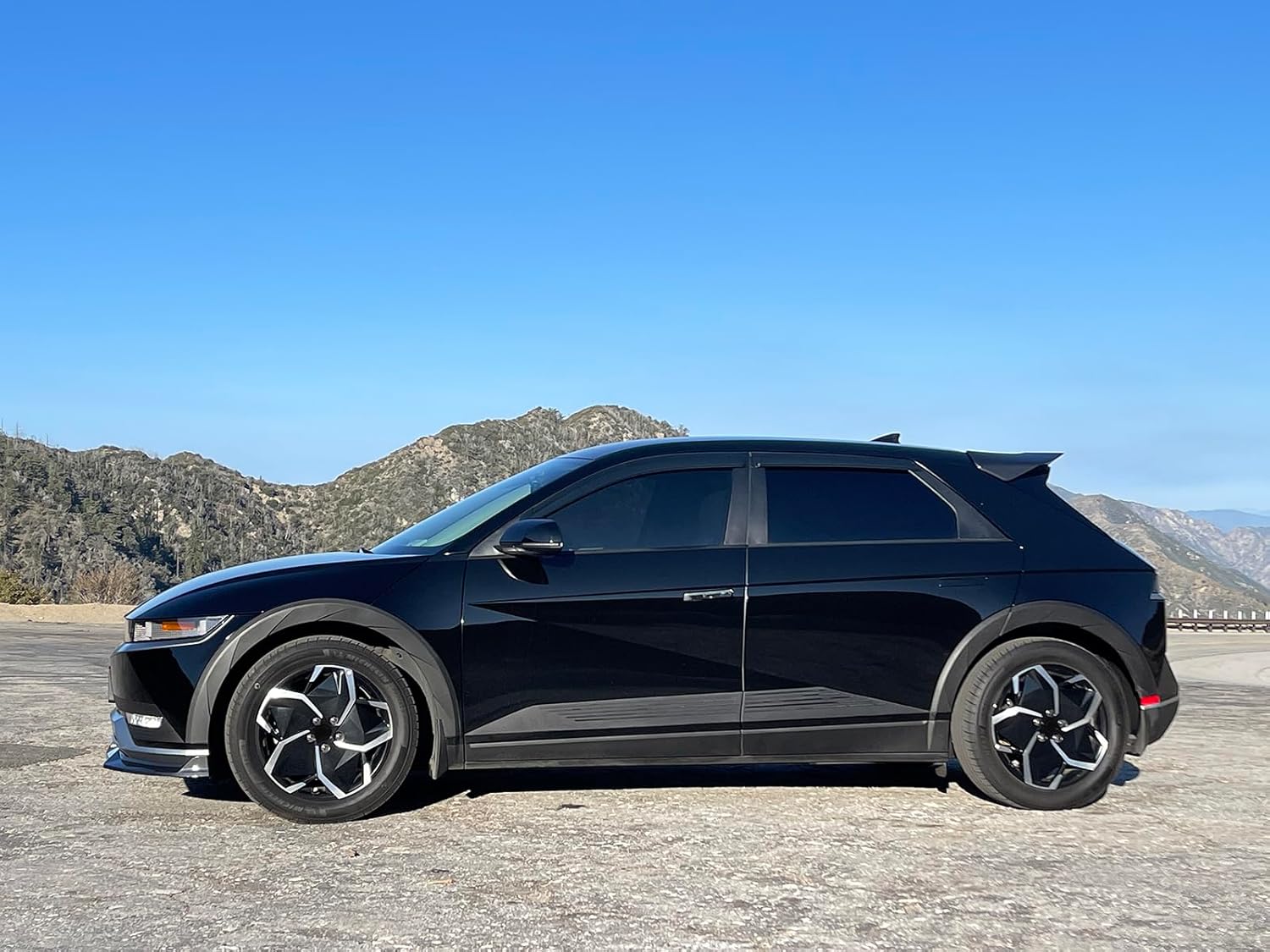 IKON MOTORSPORTS, Window Visors Compatible with 2022-2024 Hyundai Ioniq 5 4DR & 2025 Hyundai Ioniq 5 N, Tape On Slim Style Acrylic Shade Rain Sun Guards Wind Vent Air Deflector, 2022