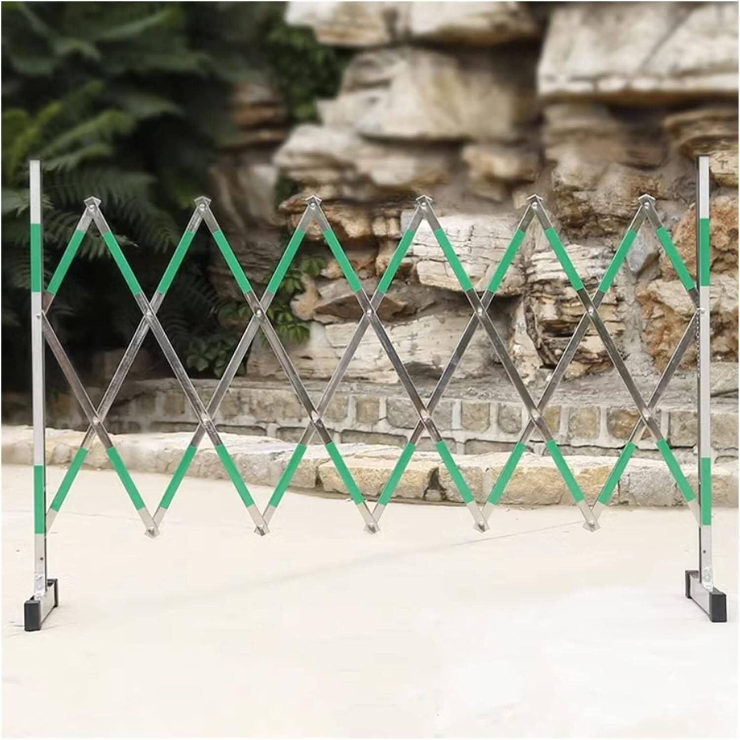 Aioneer Expandable Barricade Telescopic Traffic Barriers, 1.2 Metre High Mobile Driveway Barriers With Castors To Quickly Cordon Off Any Area For Playground Park Hotel Crowd Control-Green-1.2x4m