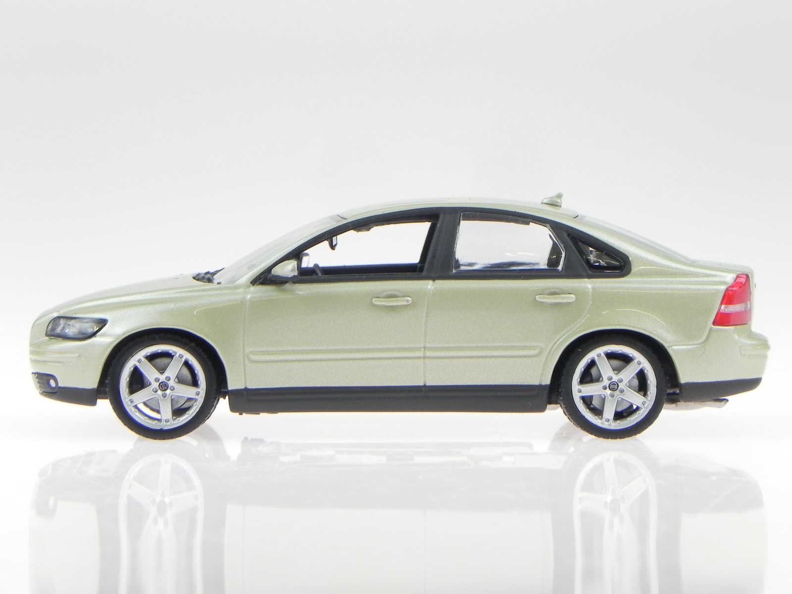 Minichamps Volvo S40 S 40 Type M 2005 Green Model Car 1:43: Amazon