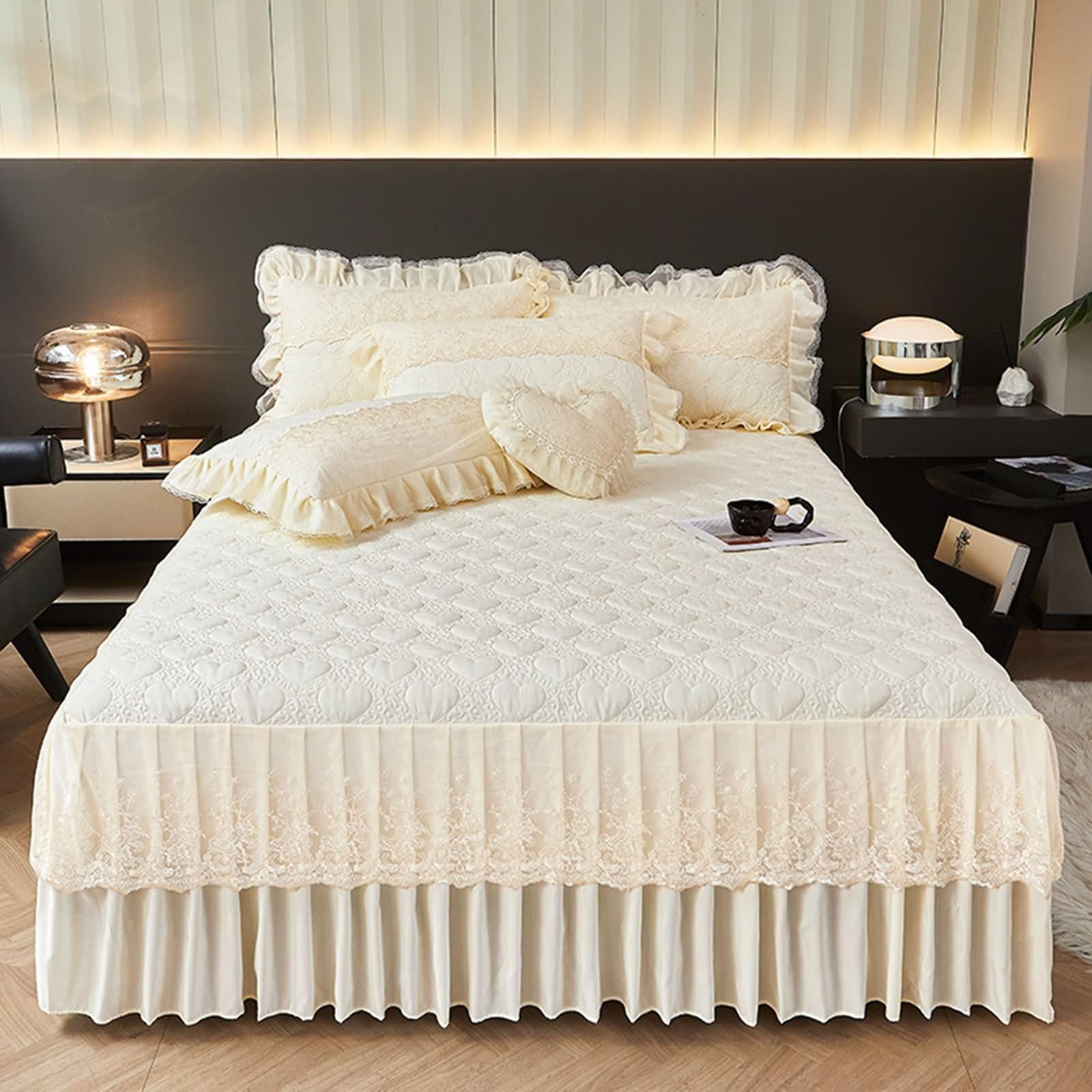 Drap housse matelas en polycoton 180x220 beige pour une chambre double romantique