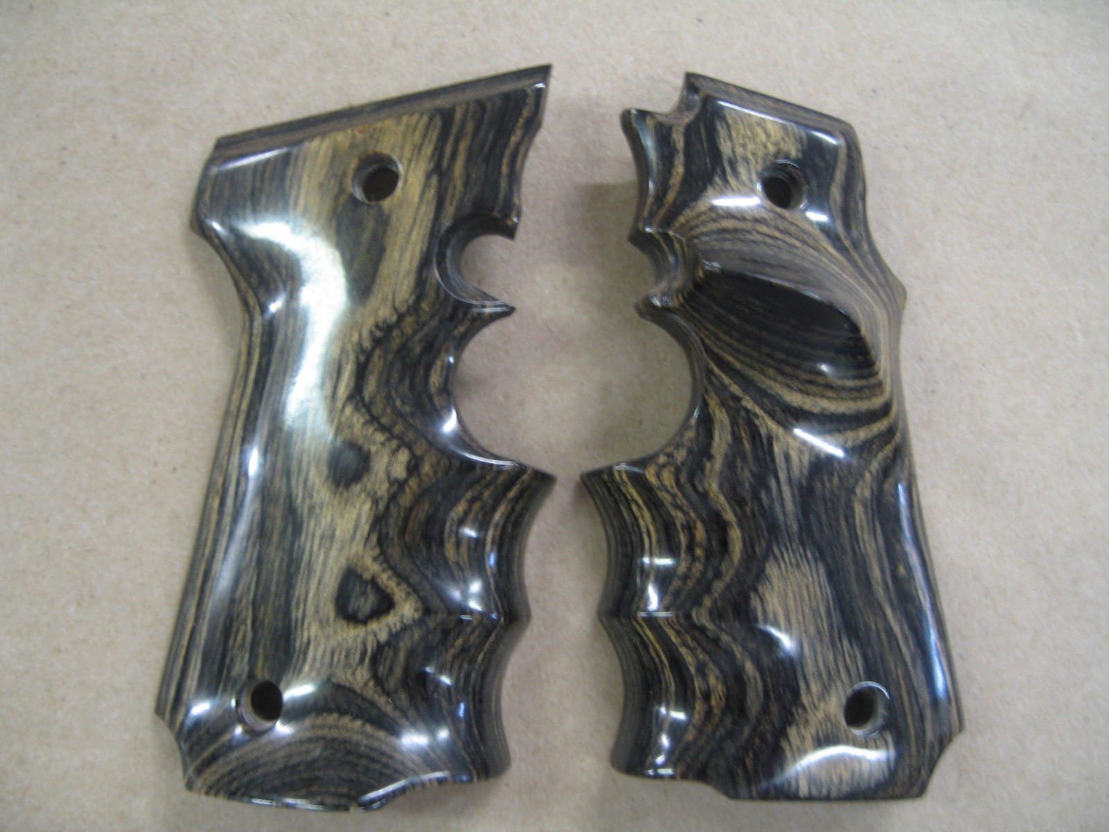 Silver Black Target Finger Groove Grips for Colt 1911, Springfield, Kimber, Taurus,