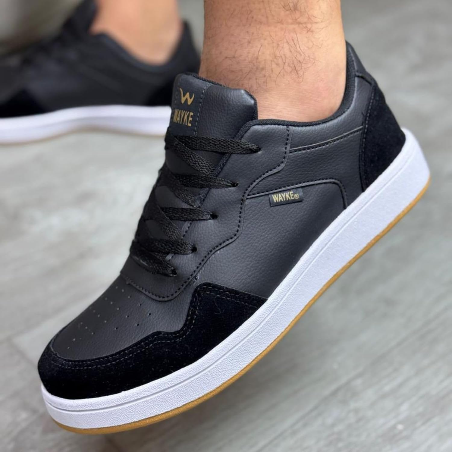 Tênis Street Casual Masculino Estilo Urbano Sapatenis Branco e Preto em promoção! Veja a oferta e mais achadinhos de Tênis 3 Hoje é o melhor dia para comprar Tênis Street Casual Masculino Estilo Urbano Sapatenis Branco e Preto com aquele preço maroto! Promoção! Aproveite a oferta! 3