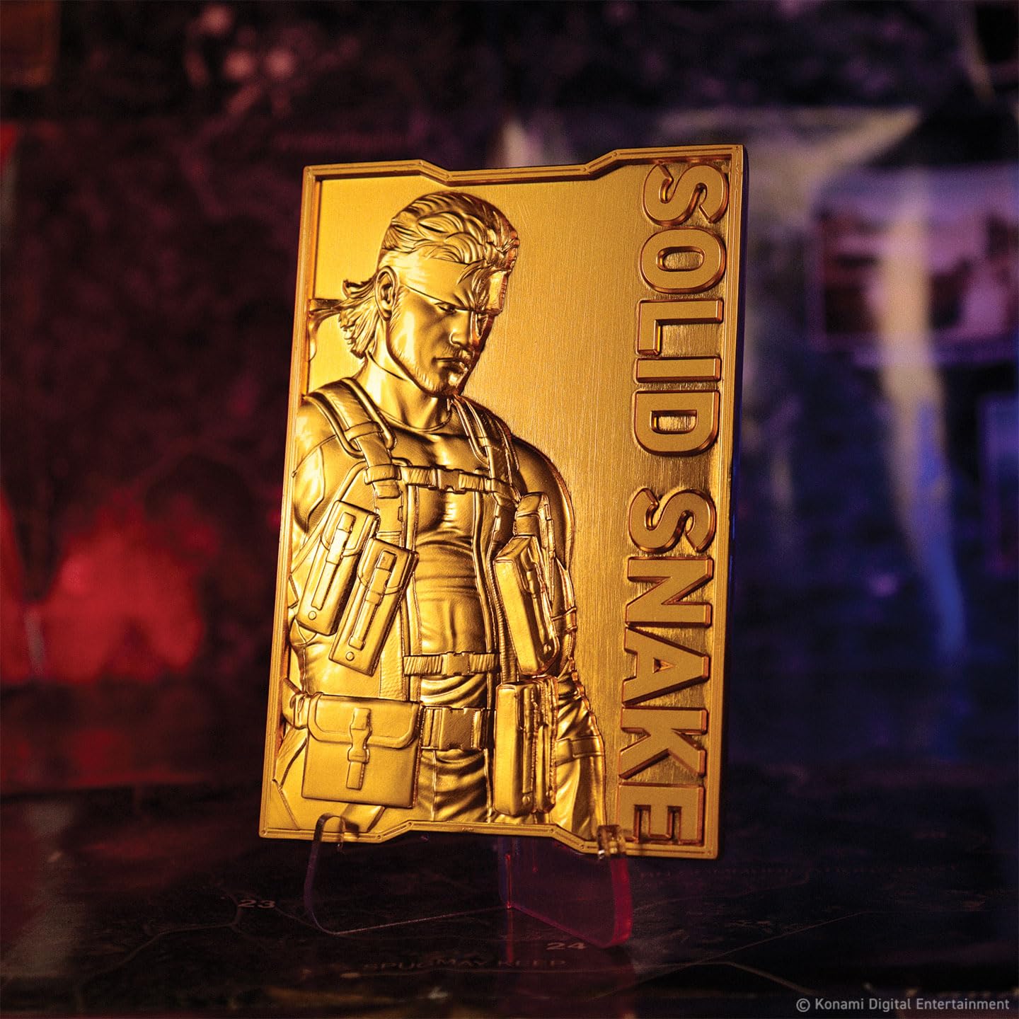 FaNaTtik Metal Gear Solid 2 - Lingote de serpiente sólido chapado en oro de 24 quilates, con licencia oficial y edición limitada coleccionable (2.001 en todo el mundo) con numeración individual