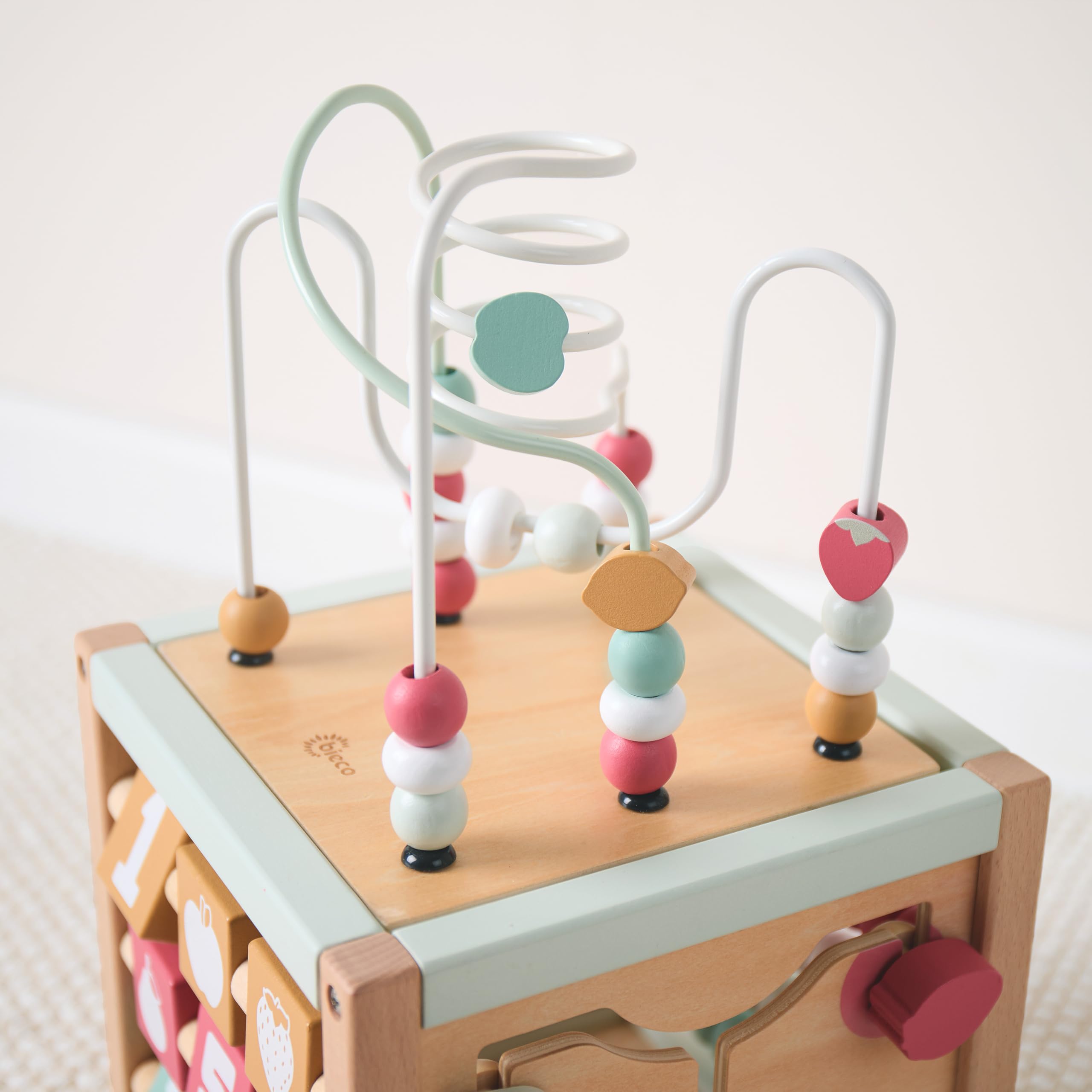 Bieco Kostka motoryczna Berry z ekologicznego drewna FSC® Baby Activity Center Montessori drewniana zabawka od 1 roku życia