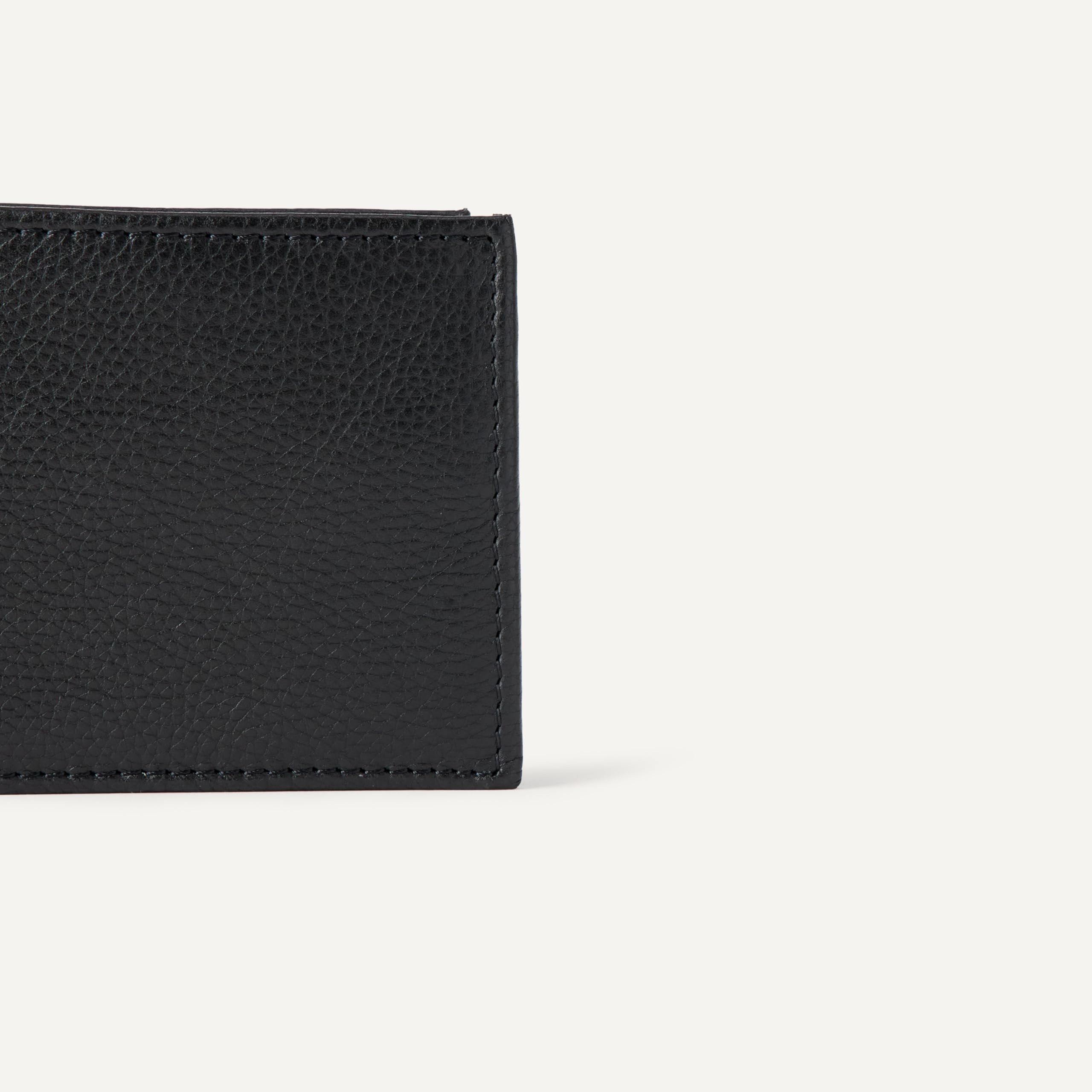 Amazon Essentials Men's Pebbled Full Grain Leather Bifold Wallet