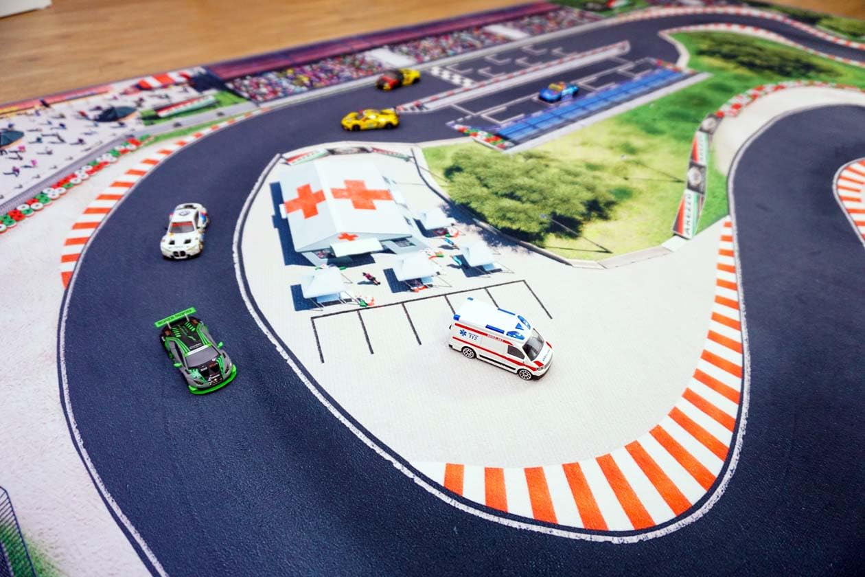 tappeto stradale per bambini, ideale per giocare con auto. Tappeto antiscivolo per cameretta con circuito Race Track in stile Formula 1. 180 × 120 cm