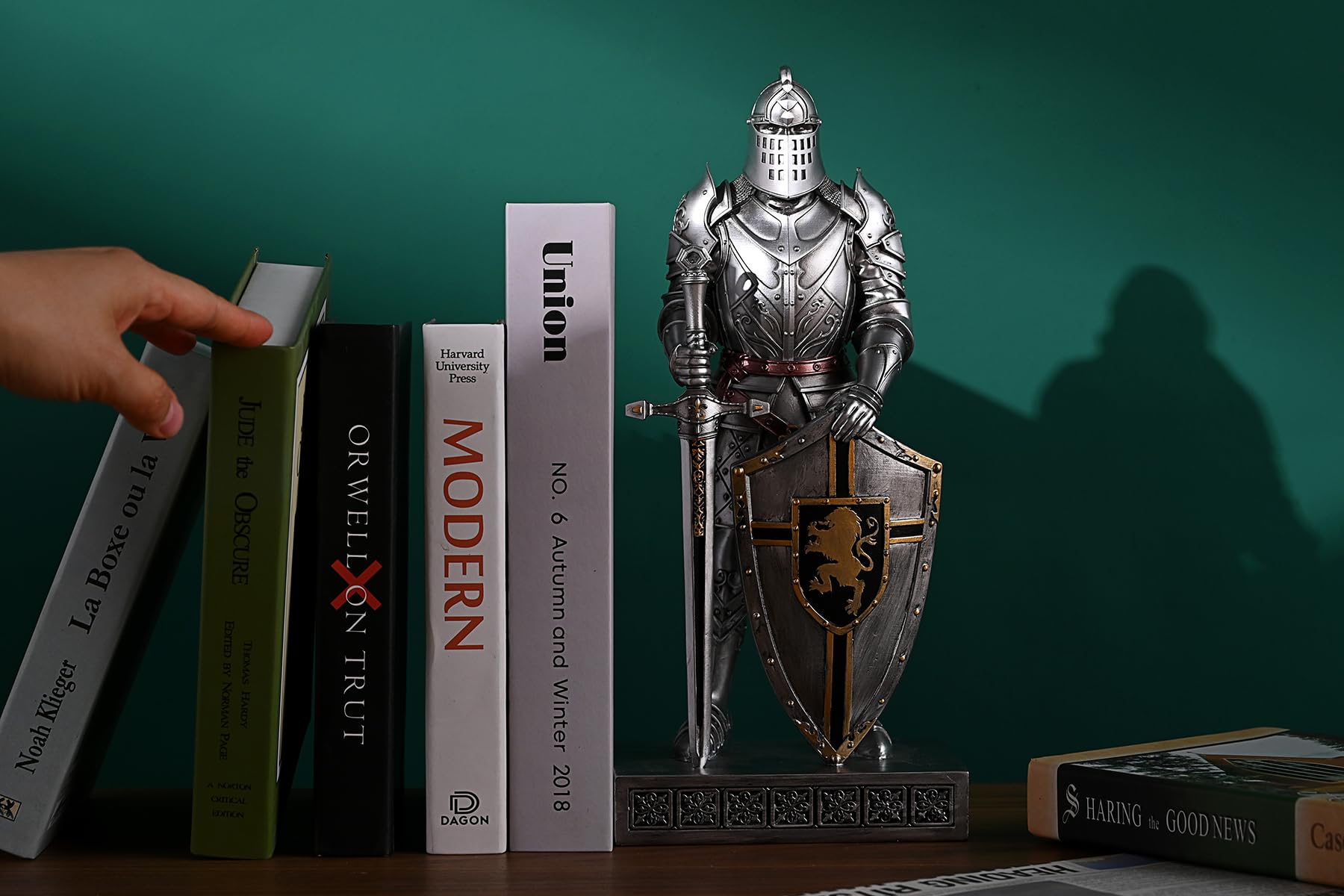 Cavaliere della Guardia del Re con Scudo, Accessori da Scrivania, Statua Cavaliere Medievale, Ornamento Fermacarte per ufficio e casa, collezione top come regalo, 32 cm (argento)