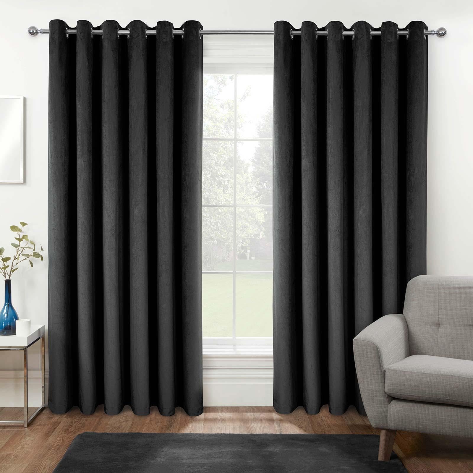 HOMESCAPES Grey Velvet Blackout Curtains 46" x 72" (117 x 183 cm) Eyelet Thermal Insulated Curtains with 100% Ultra Blackout 3 Pass Coating Fully Lined Readymade Curtains