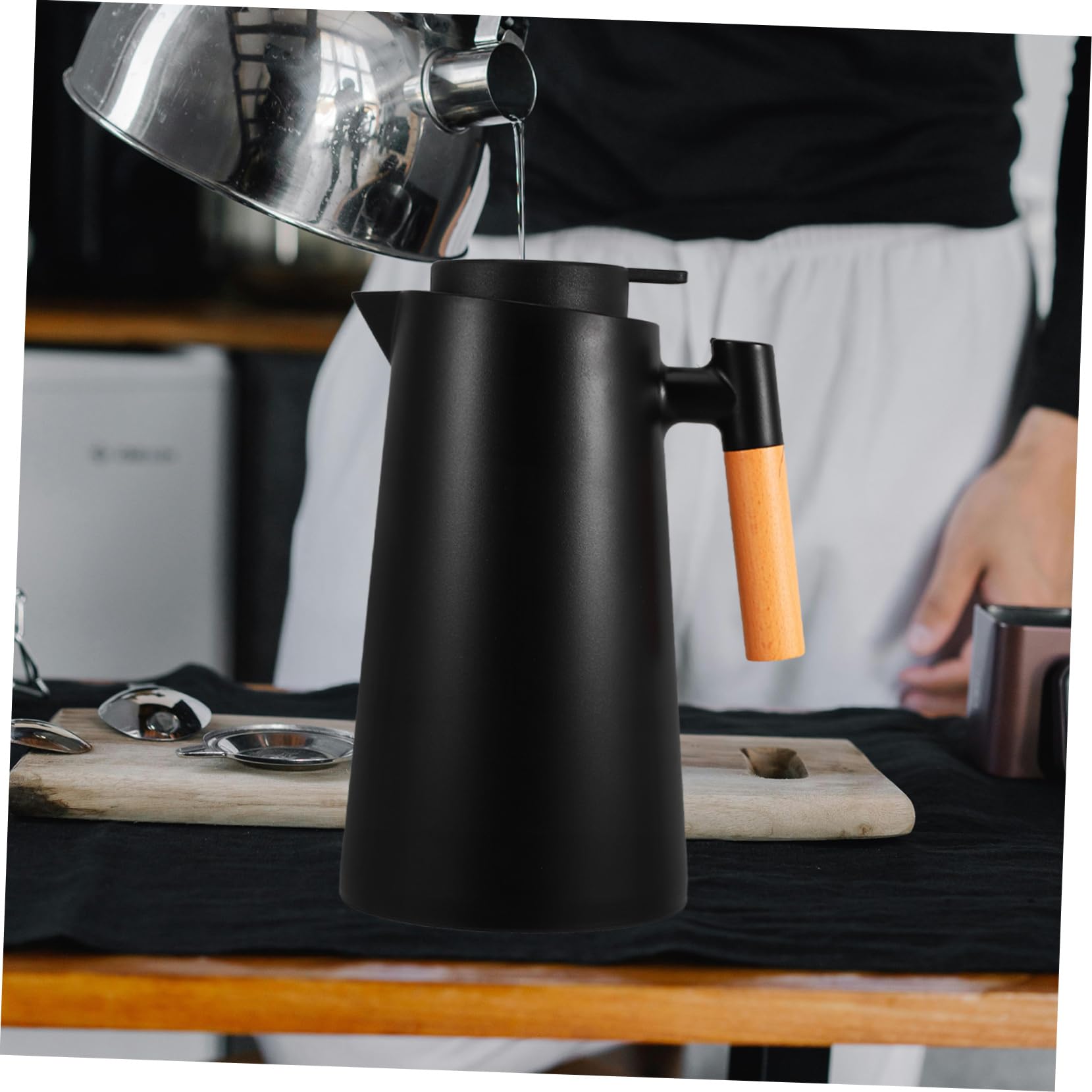 Thermoskanne aus Vakuumisolierte Kaffeekanne mit Griff für Heiße und Kalte Getränke Design für Zuhause und Büro