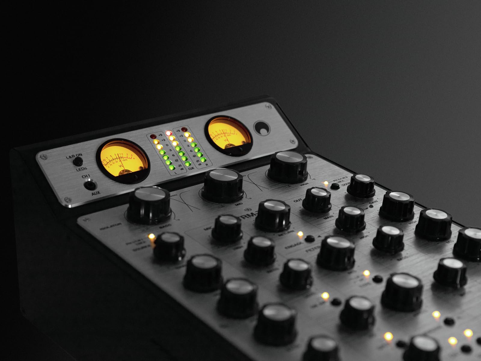 OMNITRONIC TRM-222 2-Kanal Rotary-Mixer | Rotary-Mixer mit 3-Band-Frequenzisolator, VCF-Filter und FX Loop