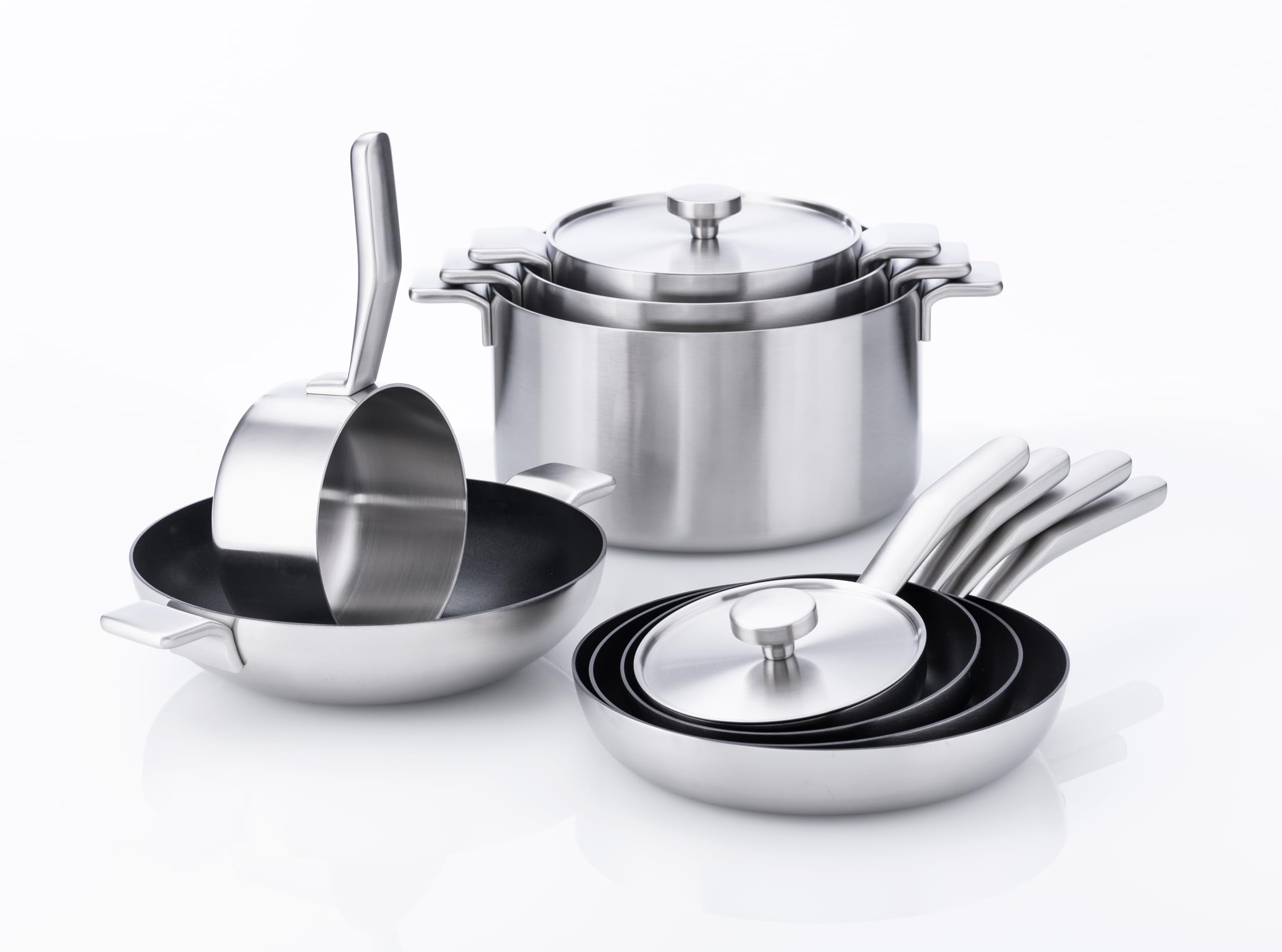 MasterPRO Alessi Bones - Cacerola 24 cm de Acero Inoxidable - Acabado Interior Y Exterior Mate - Cuerpo Recto - Escala Medidora - Asa Lateral Soldada De Fundición Hueca - Apta para Inducción