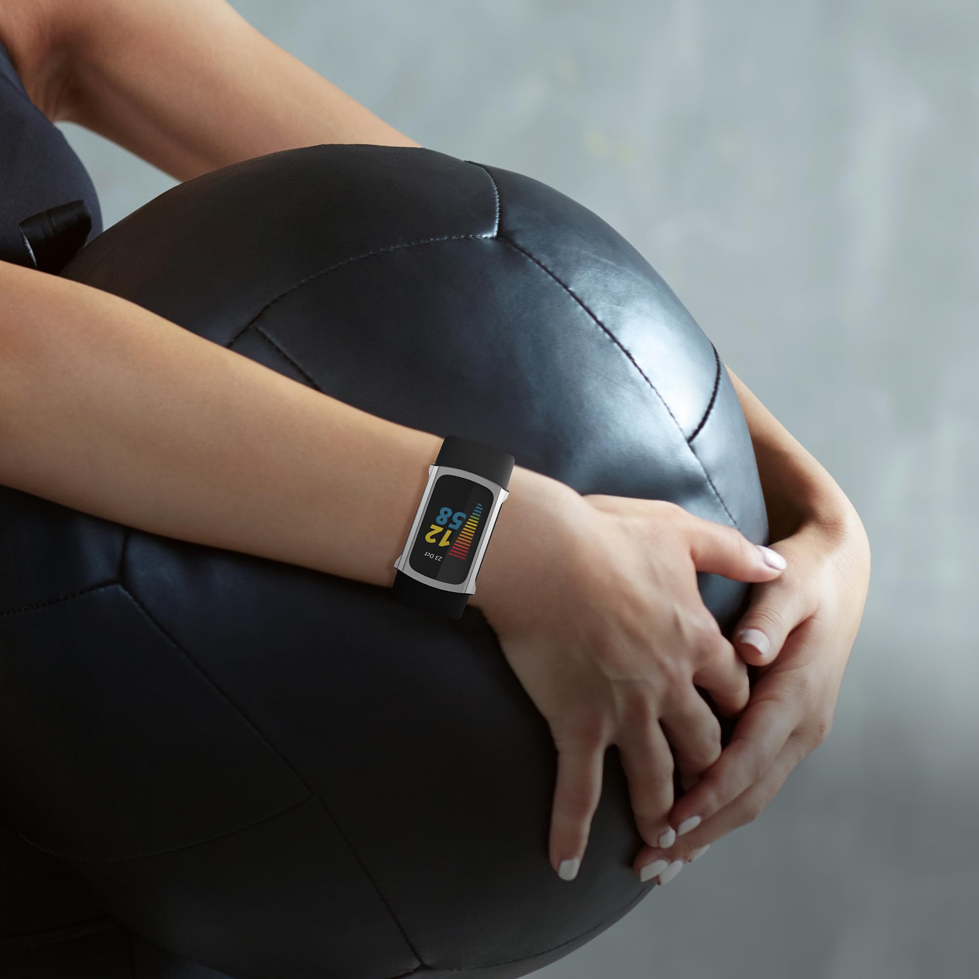 kwmobile Etui kompatybilne z Fitbit Charge 6 / Charge 5 – 2 x silikonowe etui na monitor fitness z TPU – srebrne/ciemnoszare