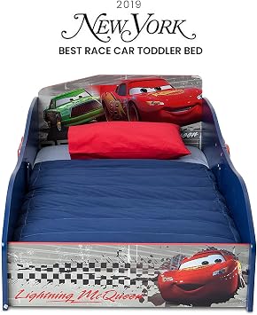 Delta Children Wood Toddler Bed - Greenguard Gold Certified، Disney / Pixar Cars & Delta Children Deluxe Toy Box، Disney / Pixar Cars