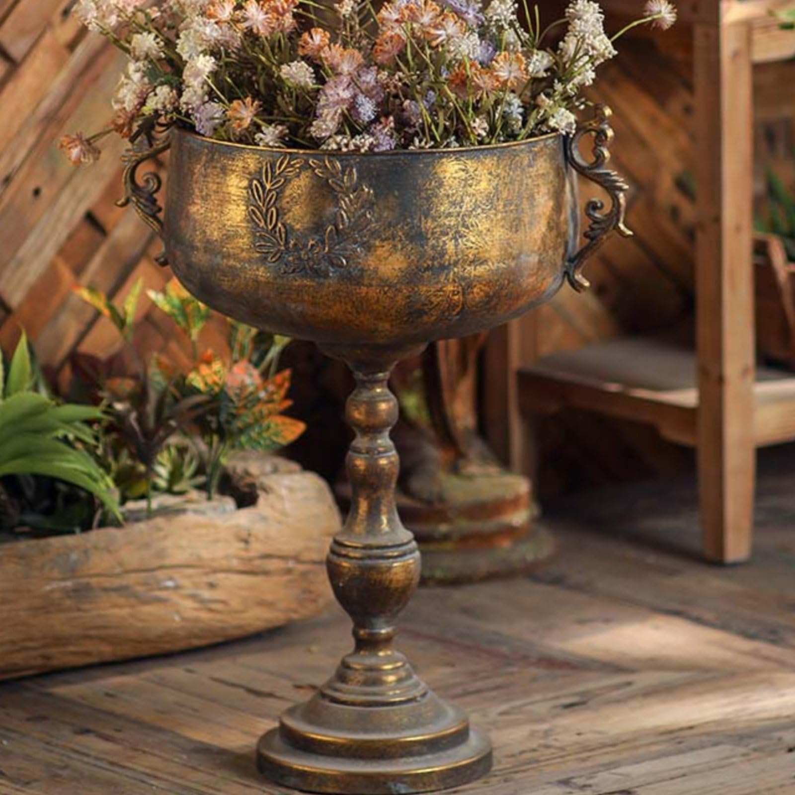 Jarrón de Suelo Decorativo Jarrón de Pie Florero Pedestal Centro de Mesa de Metal Forjado Textura Envejecida y Copa de Cáliz Elegante Adecuado para Decoración de Recibidores Salones y Bodas