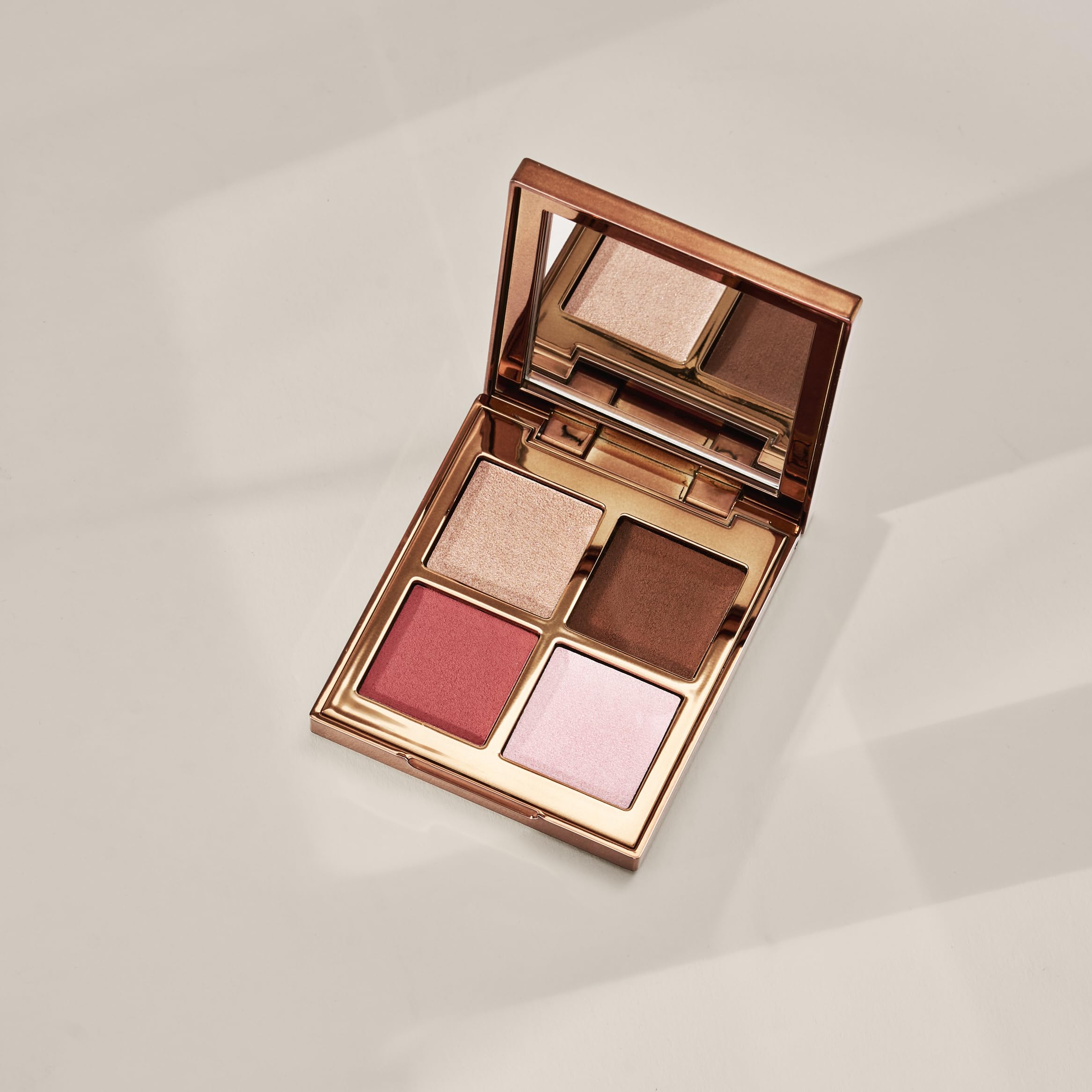 MASQMAI Glow Me Up Face Palette z rozświetlaczem, konturowaniem i różem, 4 odcienie