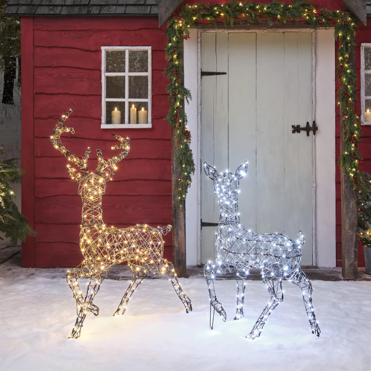Lights4fun 2er-Set Kunstrattan Studley-Hirsch & Hirschkuh | 450 warmweiße LEDs & 3 Beleuchtungsmodi | strombetrieben für den Außenbereich | Weihnachten Weihnachtsbeleuchtung | Rentier | Höhe 88 cm
