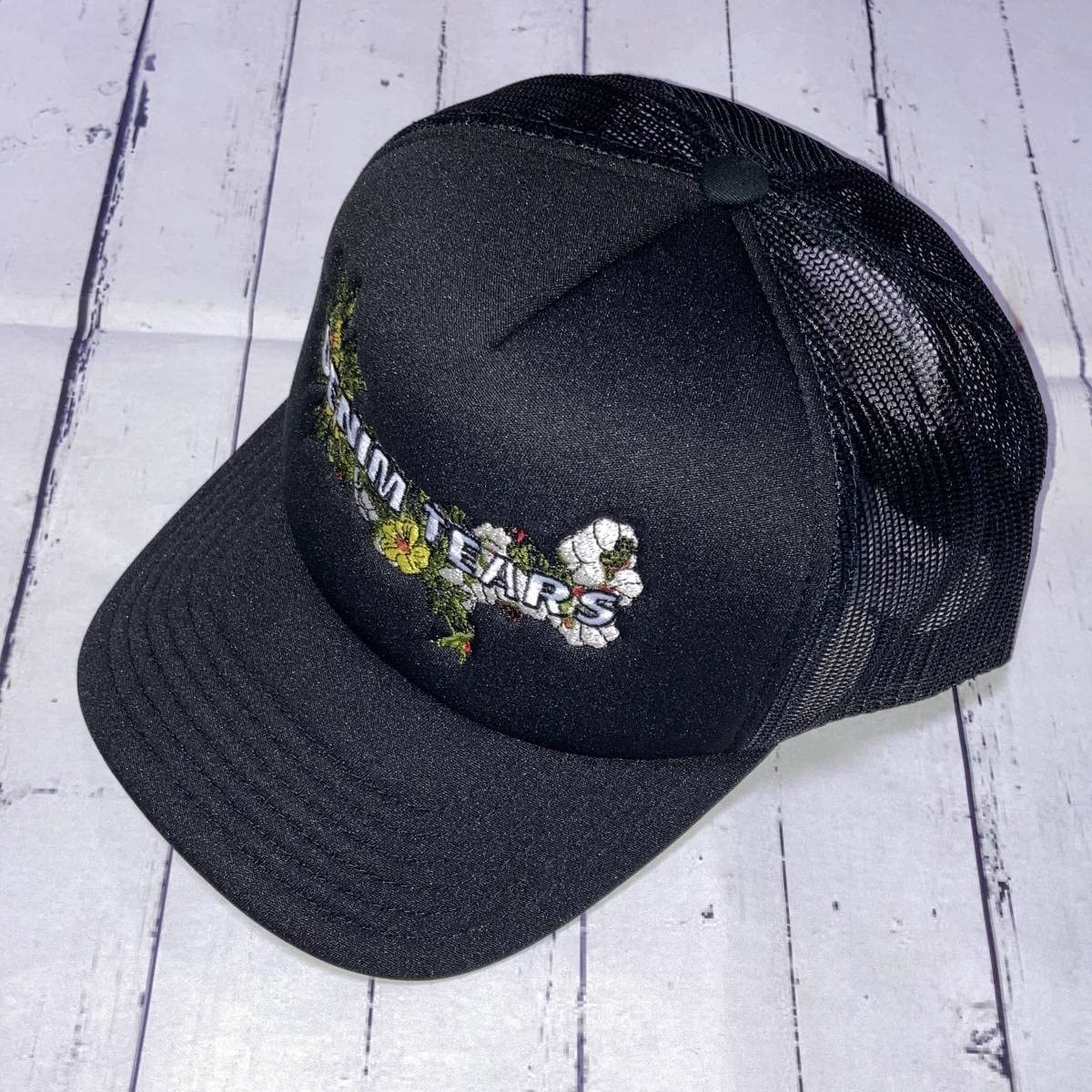 Amazon.co.jp: DENIM TEARS TRUCKER FLORAL LOGO CAP み//デニム 