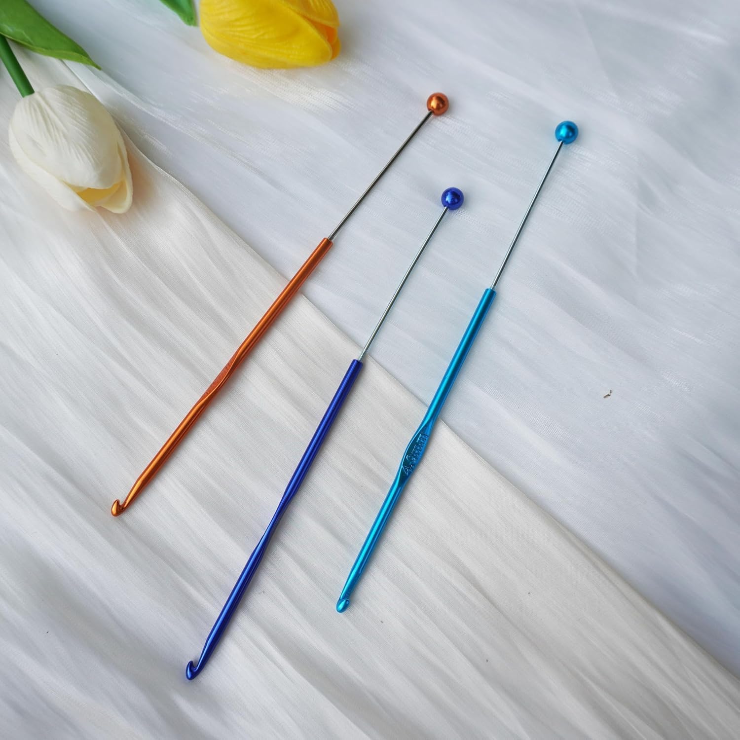 18 Pack DIY Beadable Crochet Hooks Knitting Needles Set Aluminum Handle for Focal Beads Colors (Blue Purple Red Orange Pink Light Blue, 4-6 mm)