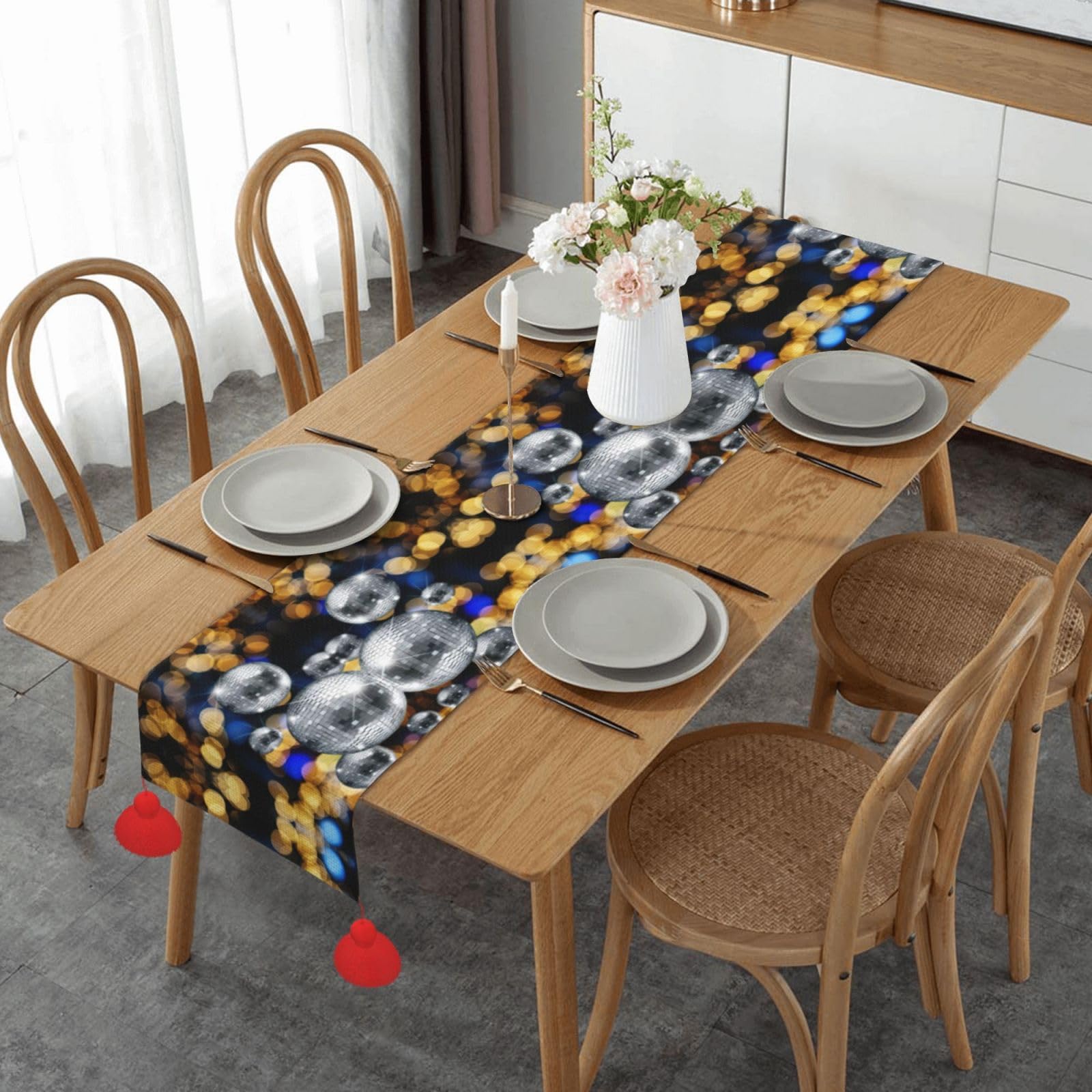 Chemin de table macramé avec pompons faits main pour décoration raffinée