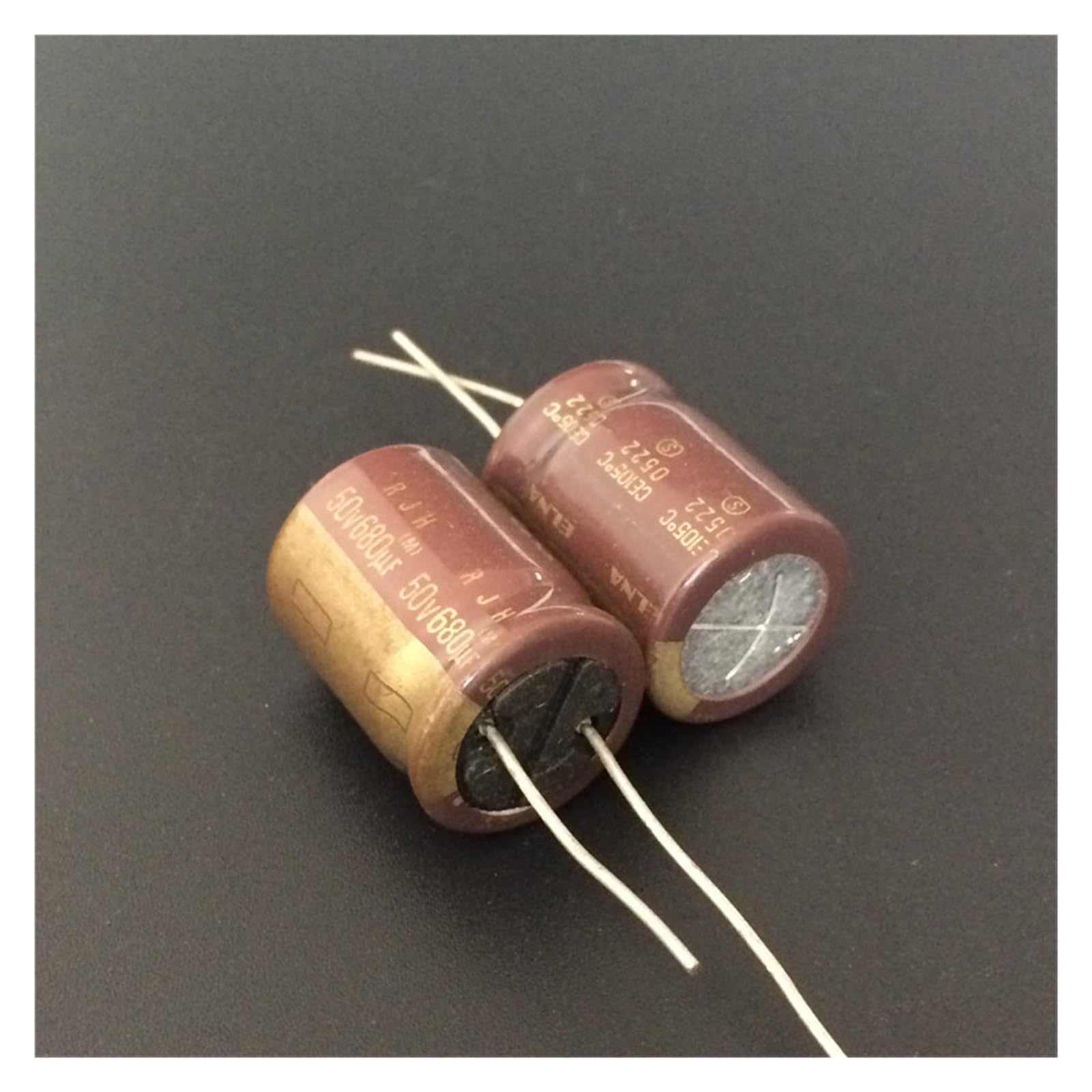 Condensateur audio 50V 680uF basse impédance haute fiabilité 16x20mm marron or en lot de 5 pièces
