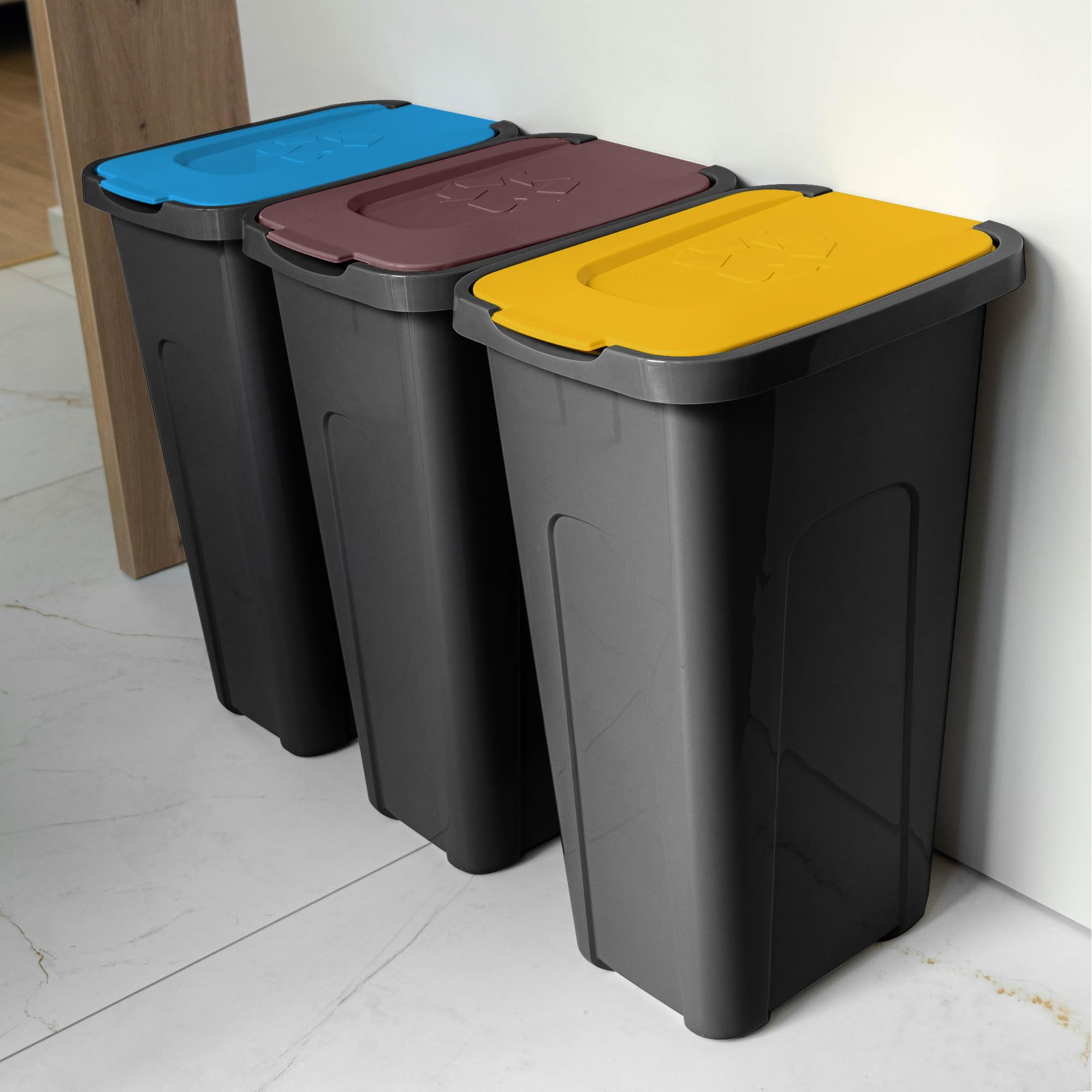 KADAX Juego de cubos de basura de 3 x 30 l, juego de cubos de basura para sistema de reciclaje, cubo de basura de plástico con tapa abatible (3, marrón, amarillo y azul)