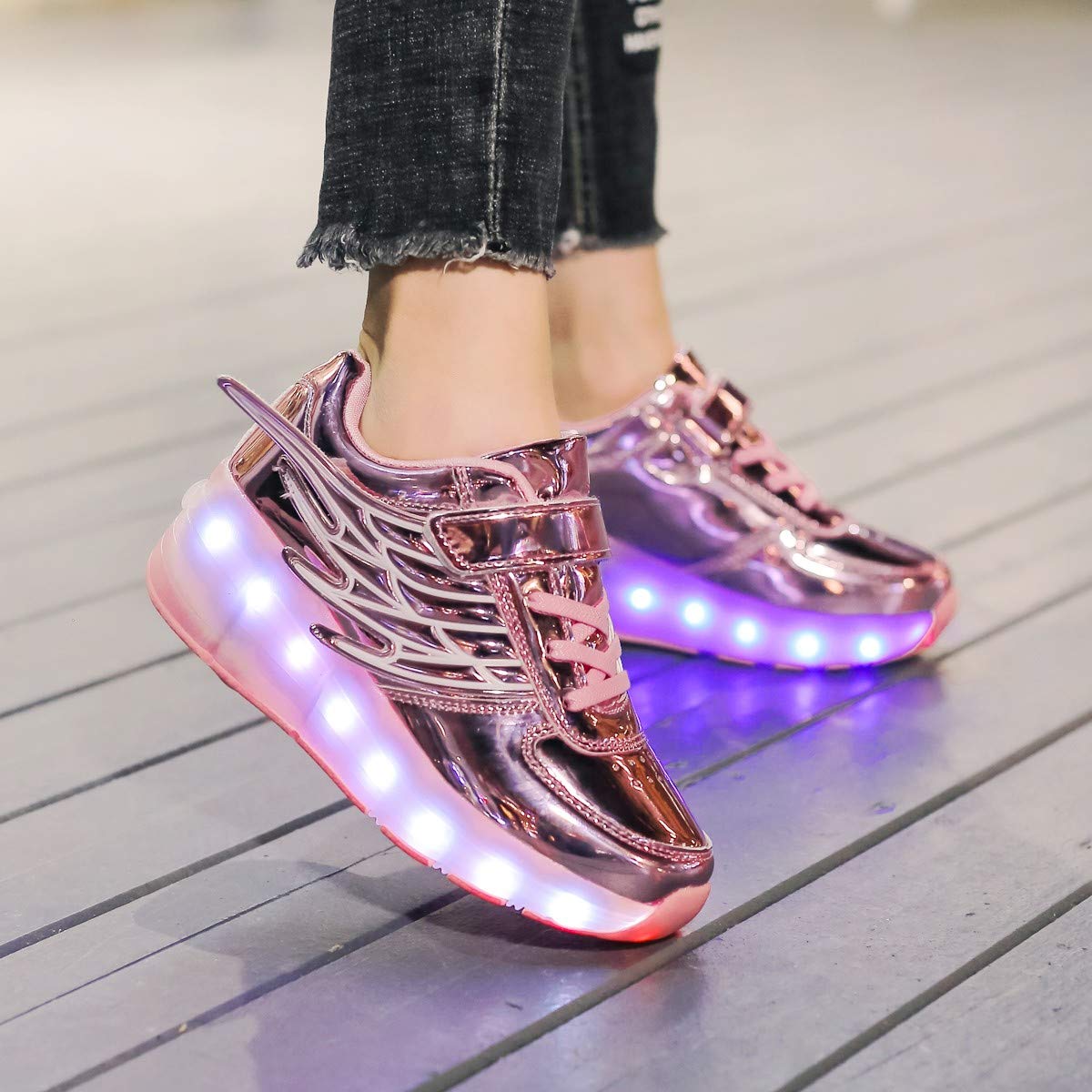Axcer LED Blinkend Schuhe mit Rollen Automatisch Einziehbar Räder Skateboardschuhe Fitnessschuhe mit Flügel USB 7 Farbwechsel Rädern Gymnastik Laufschuhe Sneakers für Jungen Mädchen Xmas Gift