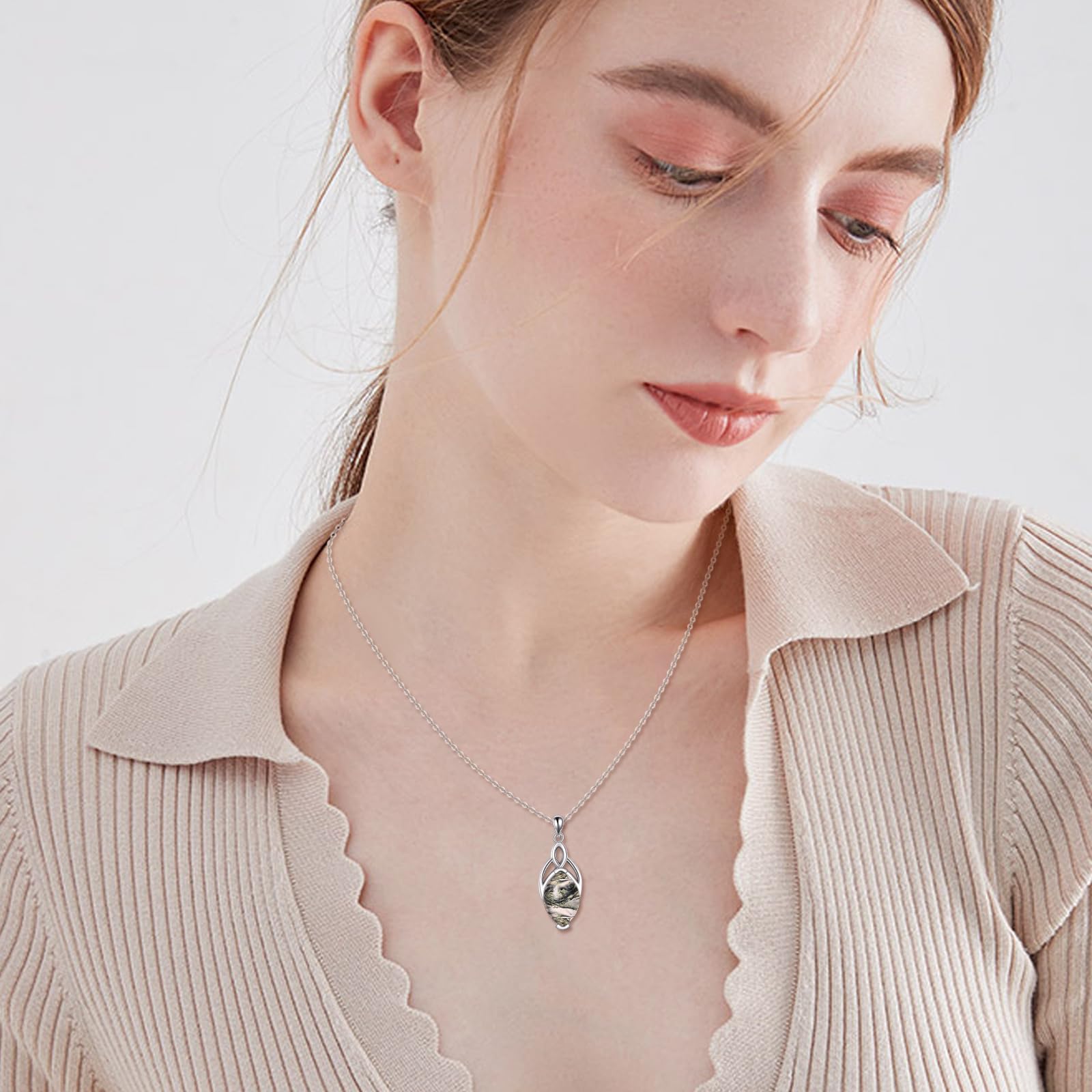 YAFEINI Keltische Mondstein Kette für Damen 925 Sterling Silber Mondstein Halskette Dreifaltigkeits Knoten Anhänger Schmuck Geschenk für Mädchen
