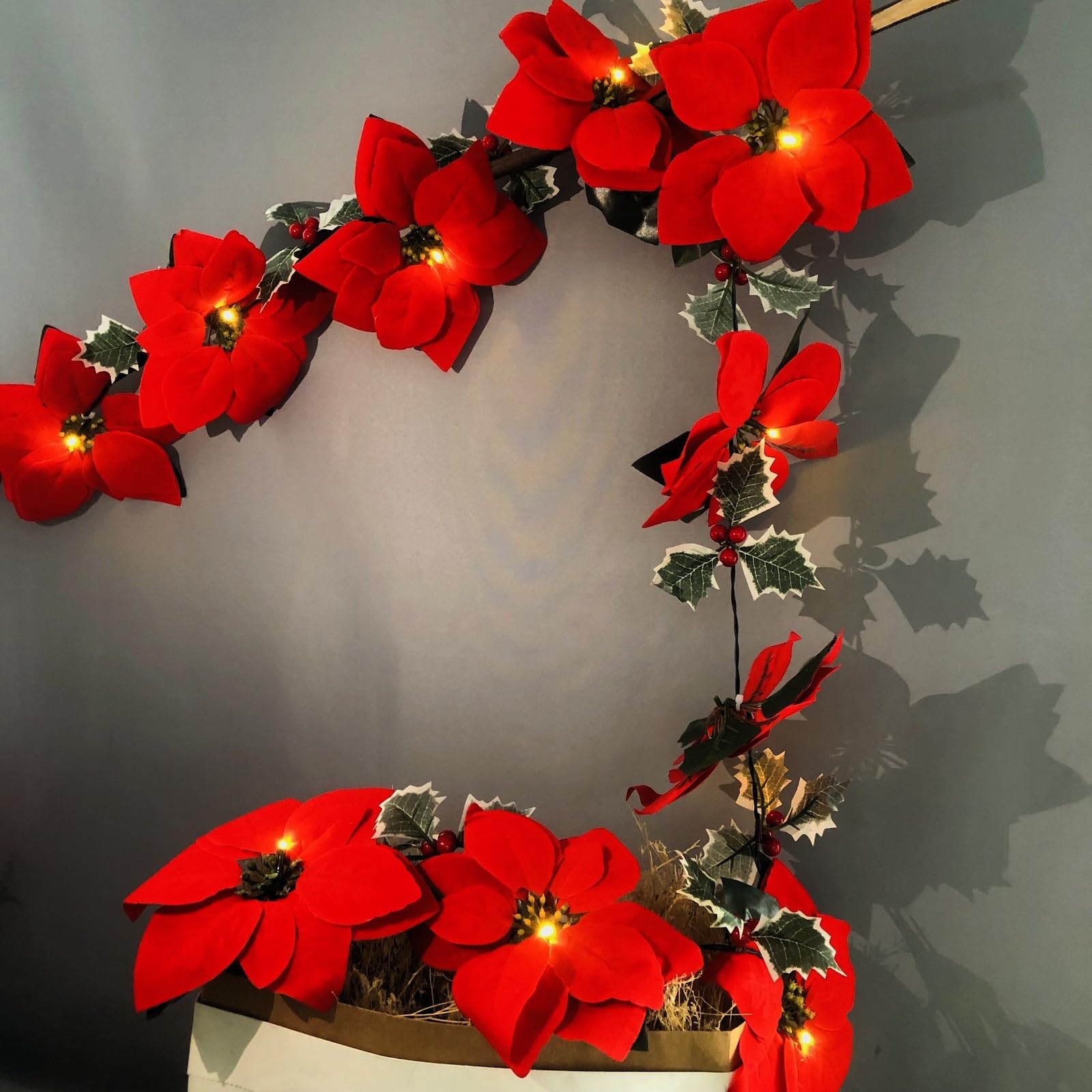 Guirlande de fleurs de Noël poinsettia pour illuminer votre table de réveillon
