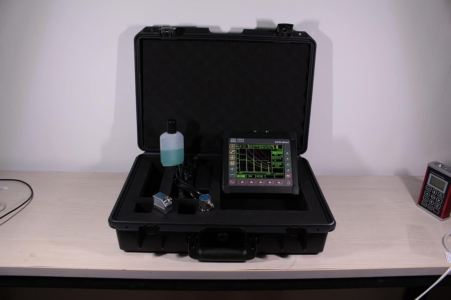 Portable Digital Ultrasonic Flaw Detector with 0.01mm Resolution 1.0~12000mm Range 500~20000m/s Velocity 3 A-scan Waveform Modes Echo Coded