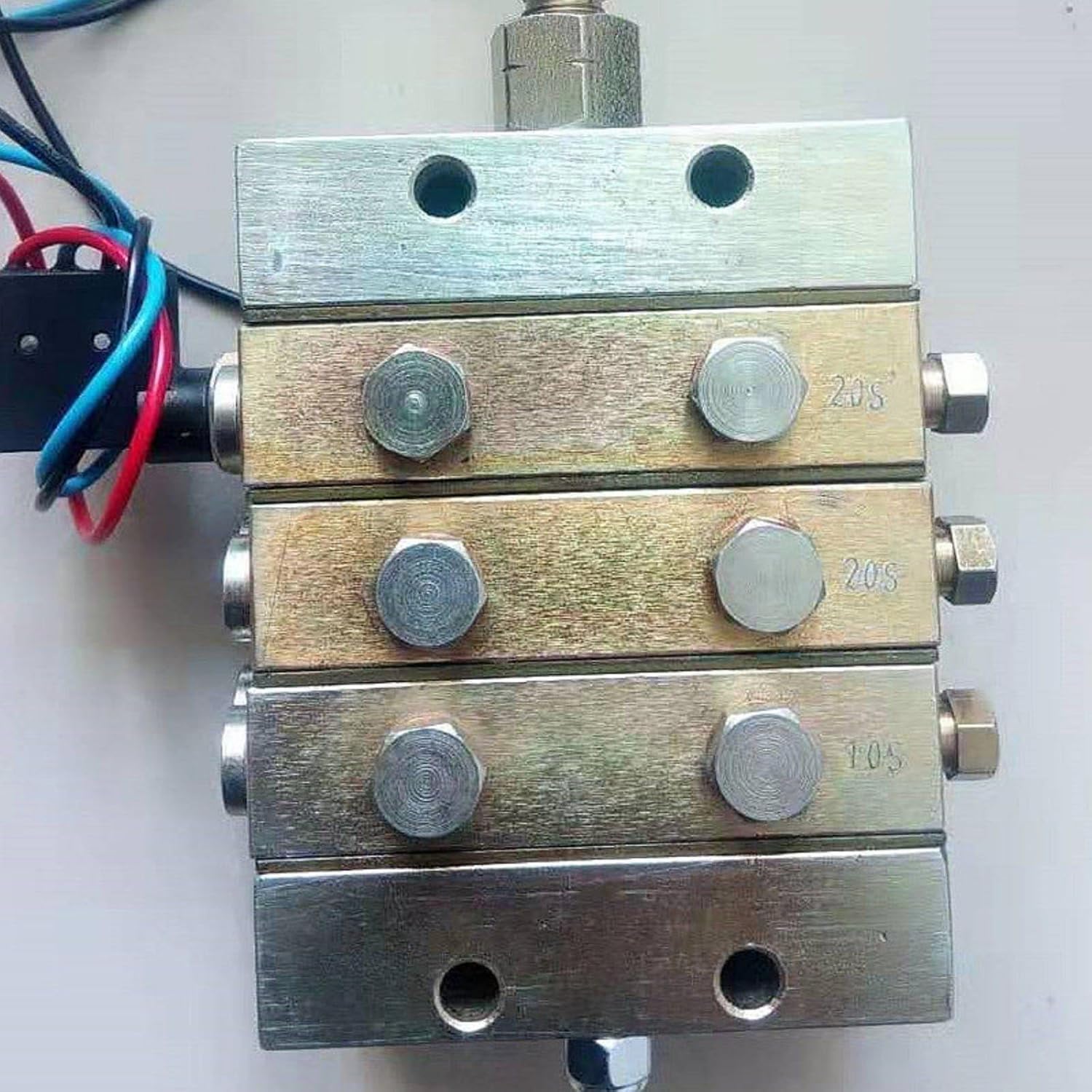 1pcs 2000 Progressive Oil Separator Distribution Valve(3000 1pcs)