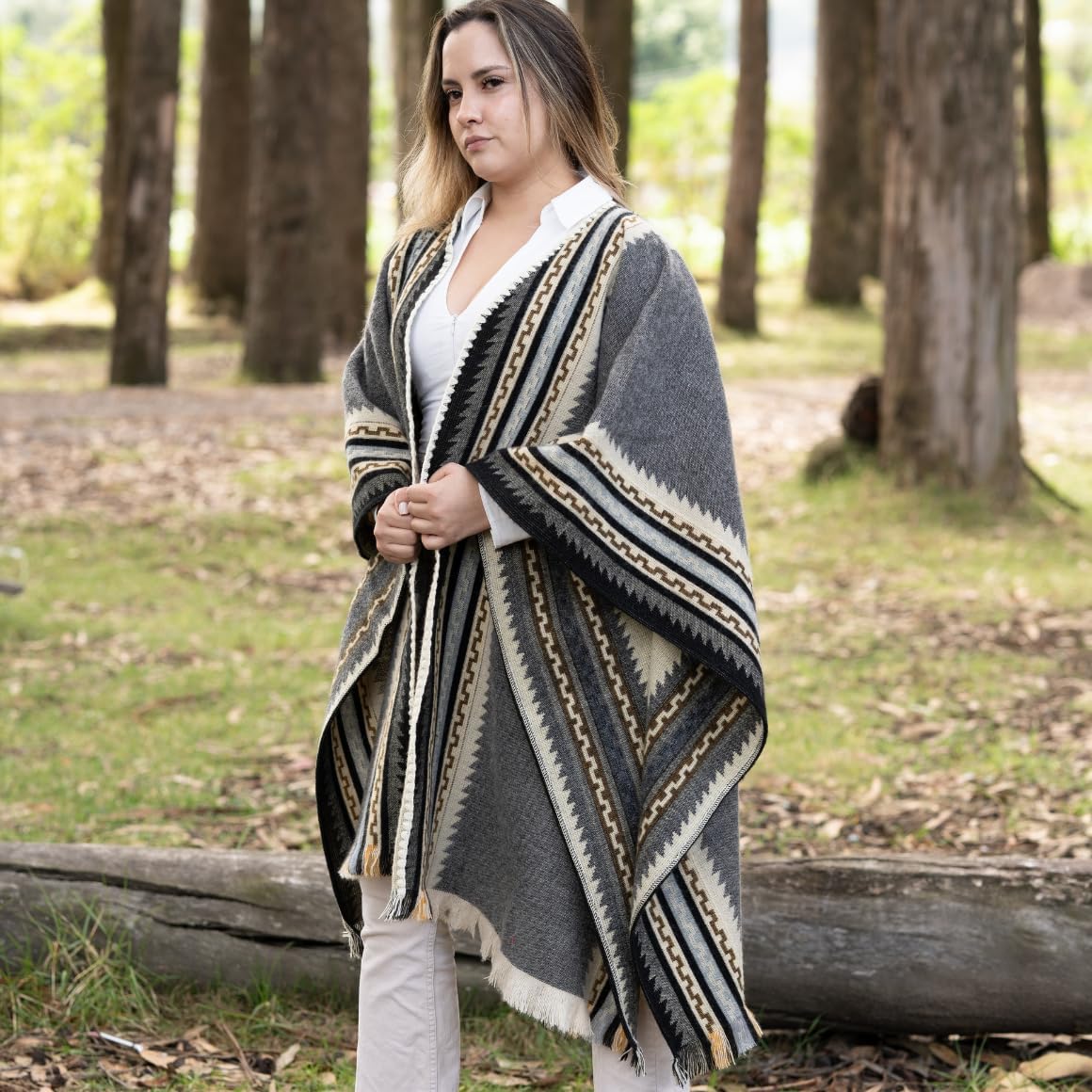 QISU Alpaca Wool Poncho, Handmade in Ecuador, Thick, Warm and Alpaca Wool Poncho, Lightweight and Soft