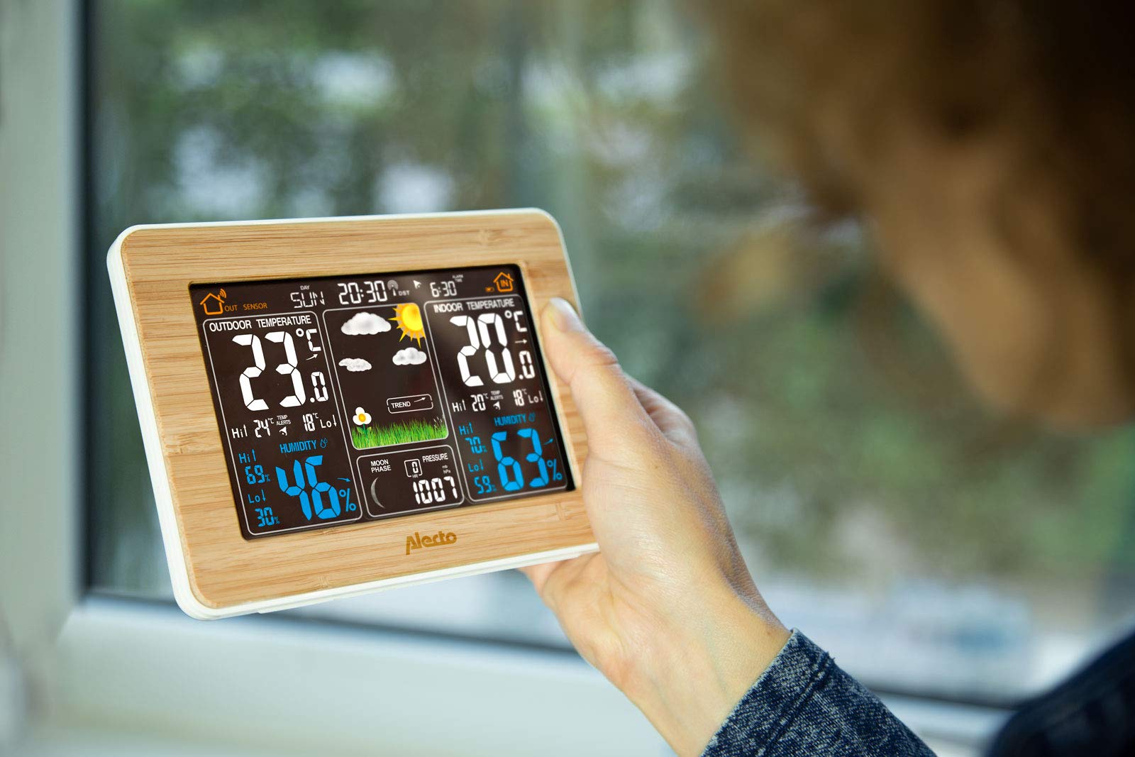 Alecto WS-1560 Stazione meteo wireless con display a colori e sensore esterno – Temperatura interna ed esterna – Umidità – Barometro – Previsioni meteo animate – Legno
