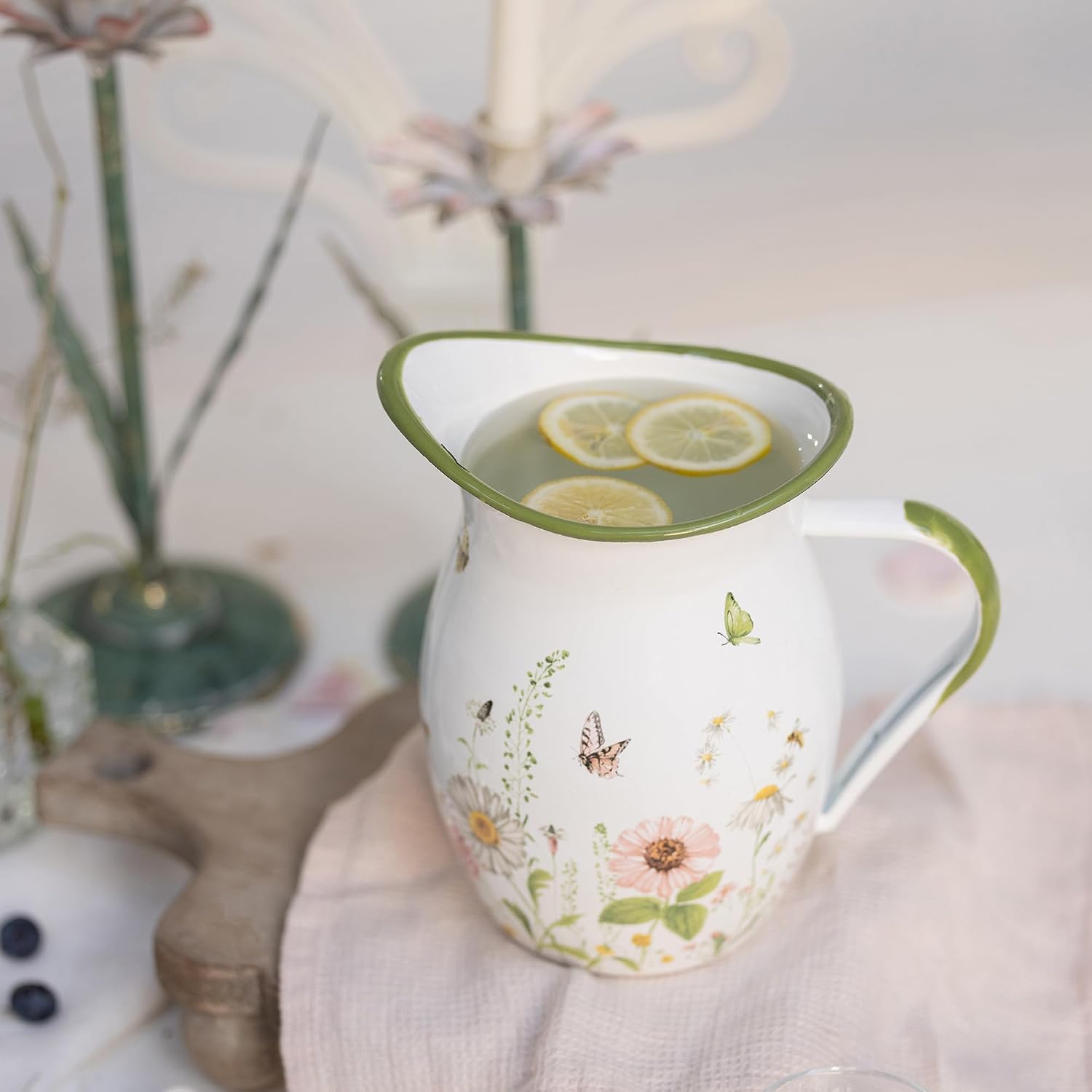 Enamel Pitcher with Wide Handle Vintage Metal Farmhouse Pitcher Vase Flower Decoration for Tabletop, Office, Home, Gift And Iced Tea, Coffee, Cold Drinks (White)