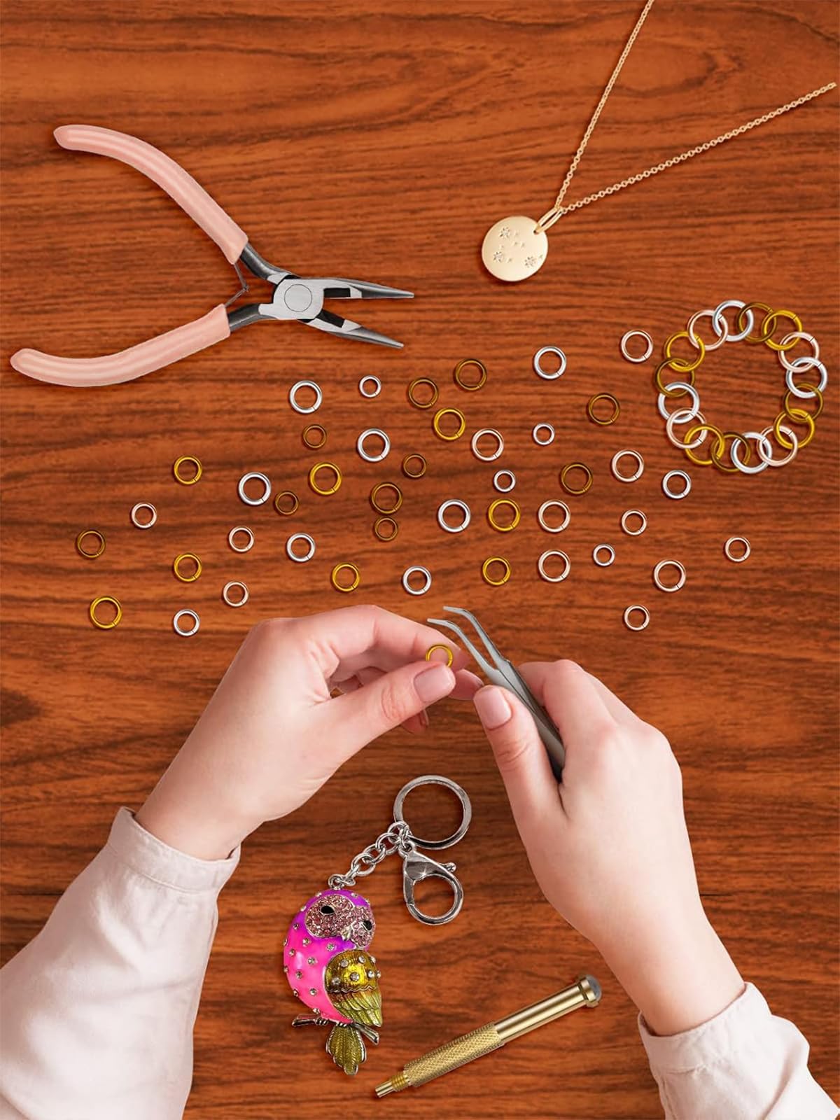 EBANKU 1014Pcs Nail Art Dangle Charms Piercing Tool Hand Drill, 6 tailles Open Jump Rings pour la fabrication de bijoux avec Jump Ring Opener, bagues de bijoux à ongles avec pinces et pinces(4 coule