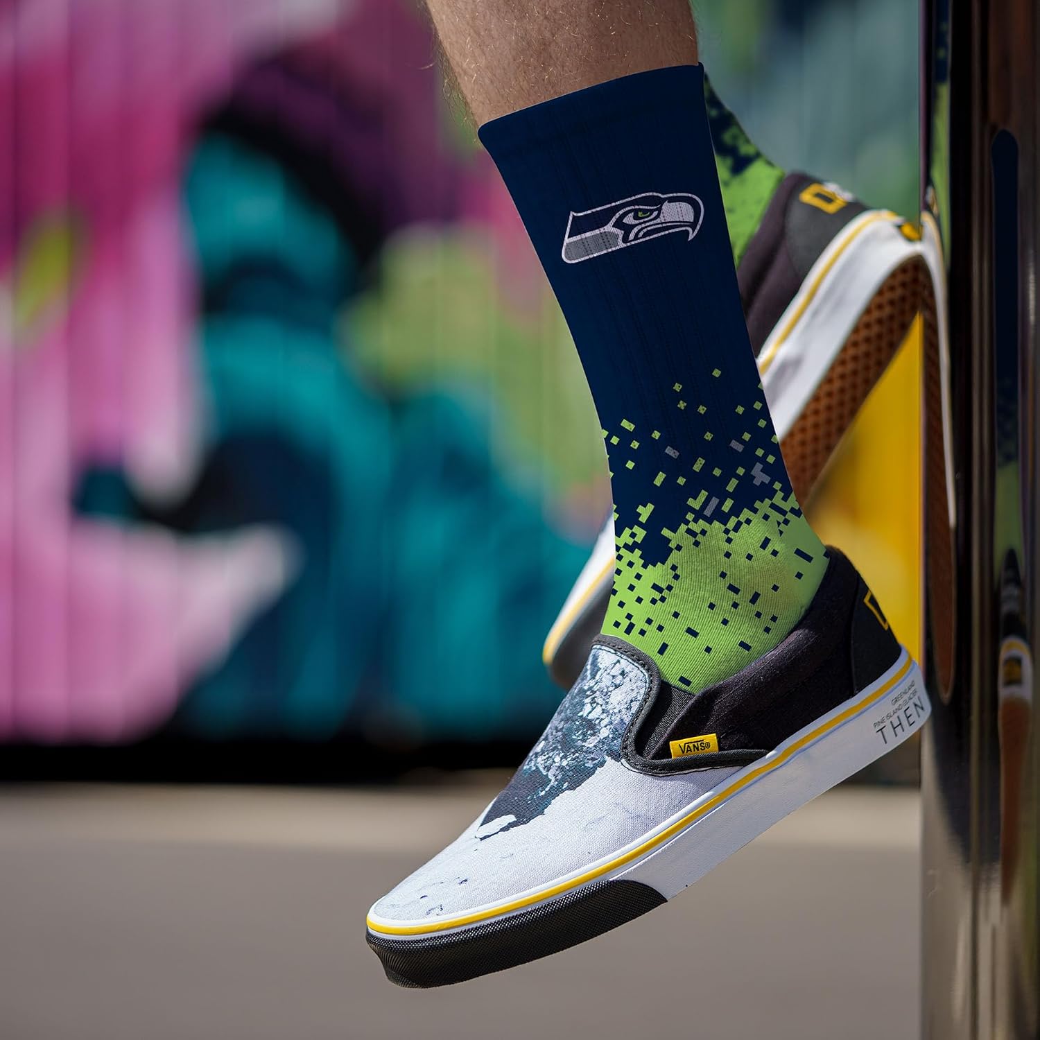 For Bare Feet NFL mens Spray Zone Crew Sock Nfl