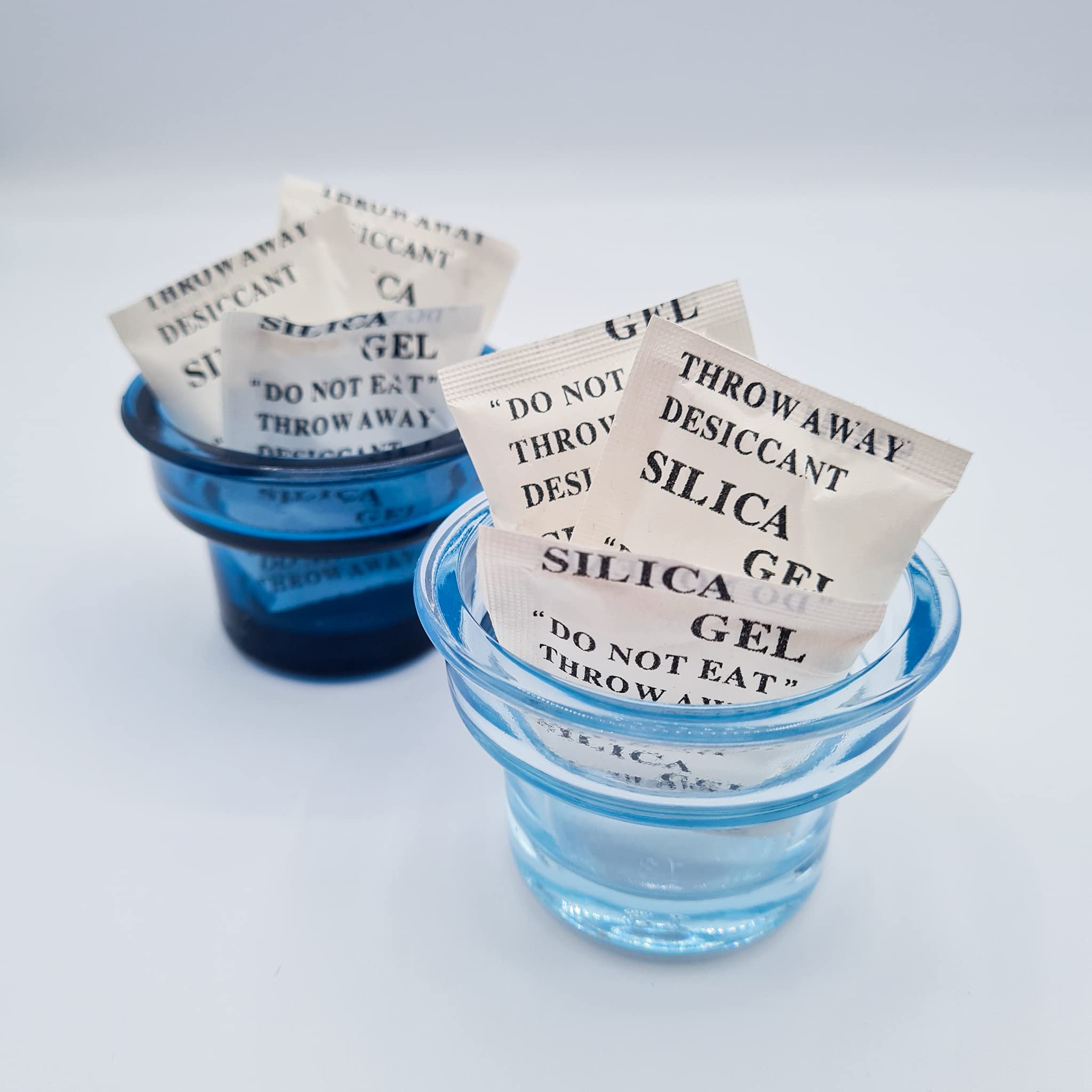 Silica Gel Bustine Multiuso, 50 Packs X 5g Anti Umidità, Gel di Silice Sacchetti Assorbi Umidità Armadio, Attrezzature, Gioielli, Essiccanti Sfere Gel, Thermikoa