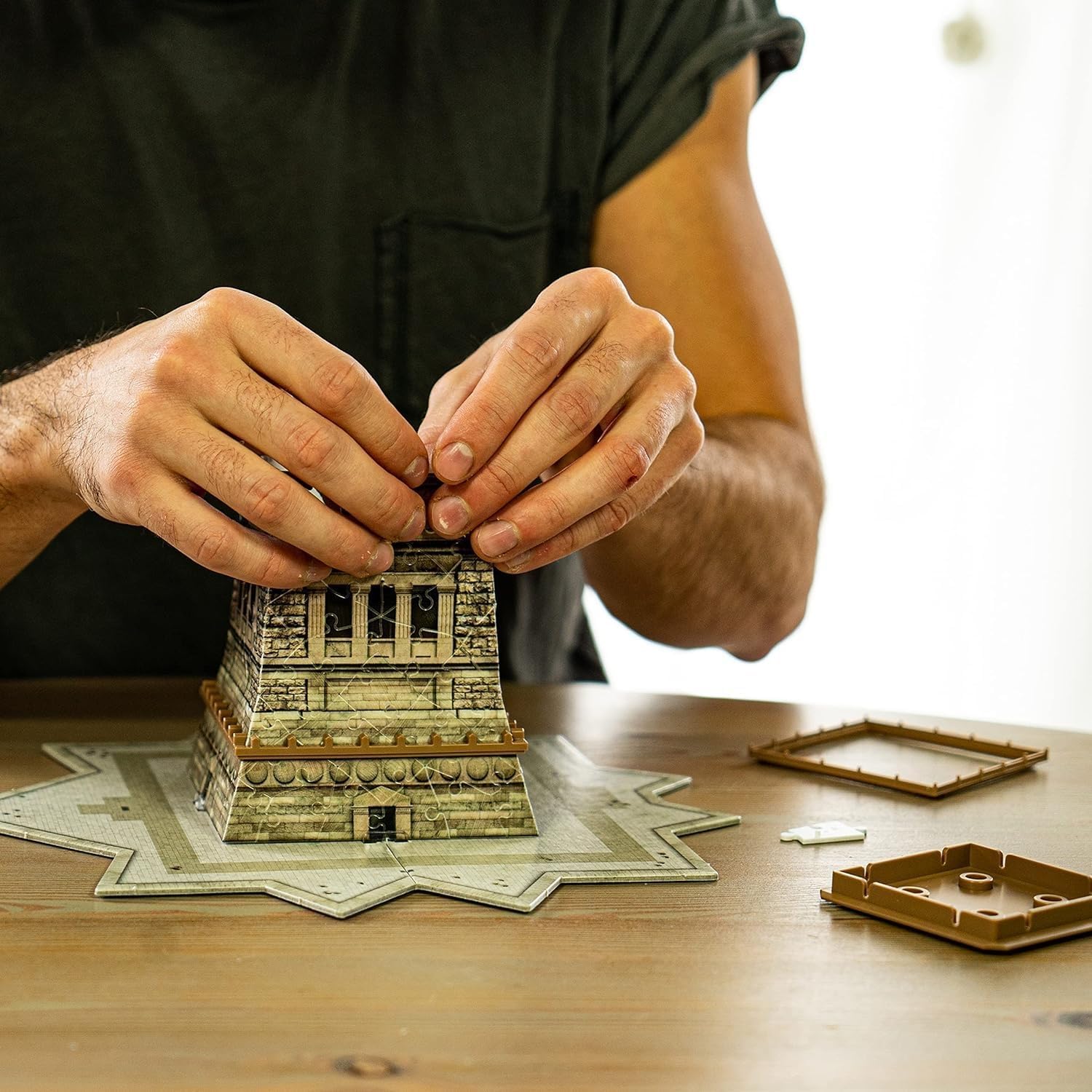Ravensburger 3D Puzzle 12596 - Freiheitsstatue Night Edition - die weltbekannte Statue of Liberty als LED beleuchtetes Modell für zuhause - Sockel als 3D Puzzle - für Erwachsene und Kinder ab 8 Jahren