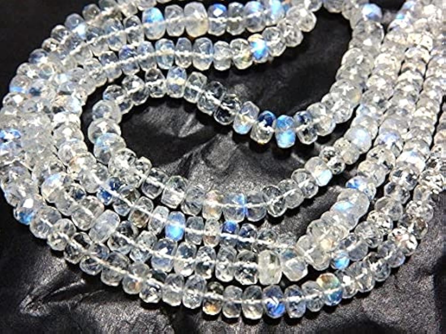 Pierre de lune arc-en-ciel perles facettées 6mm aux reflets bleus poétiques pour bijoux fétiches