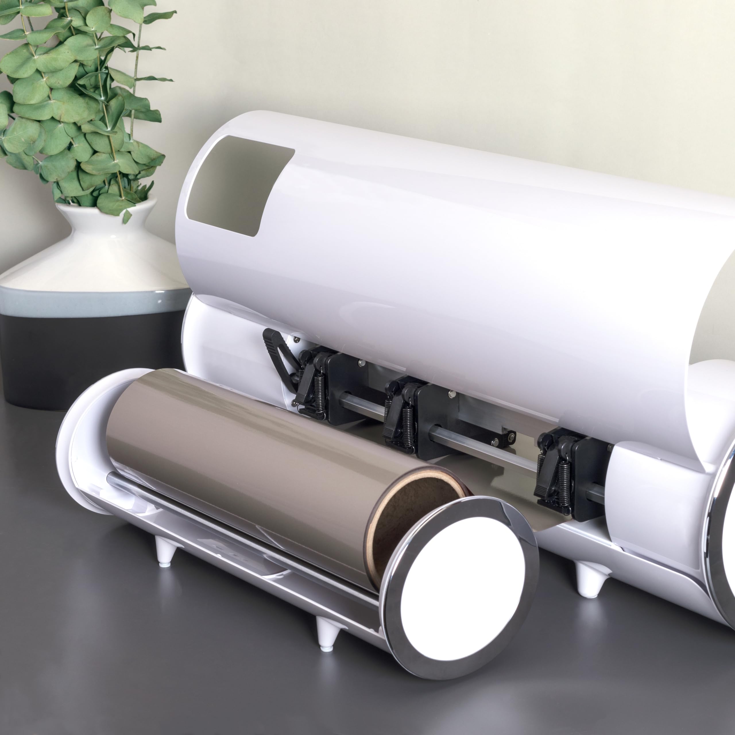 Siser Porte-rouleau Juliet, design élégant, zéro gaspillage pour de grands volumes de matériau, compatible avec le plotter Juliet, pratique et facile à utiliser.