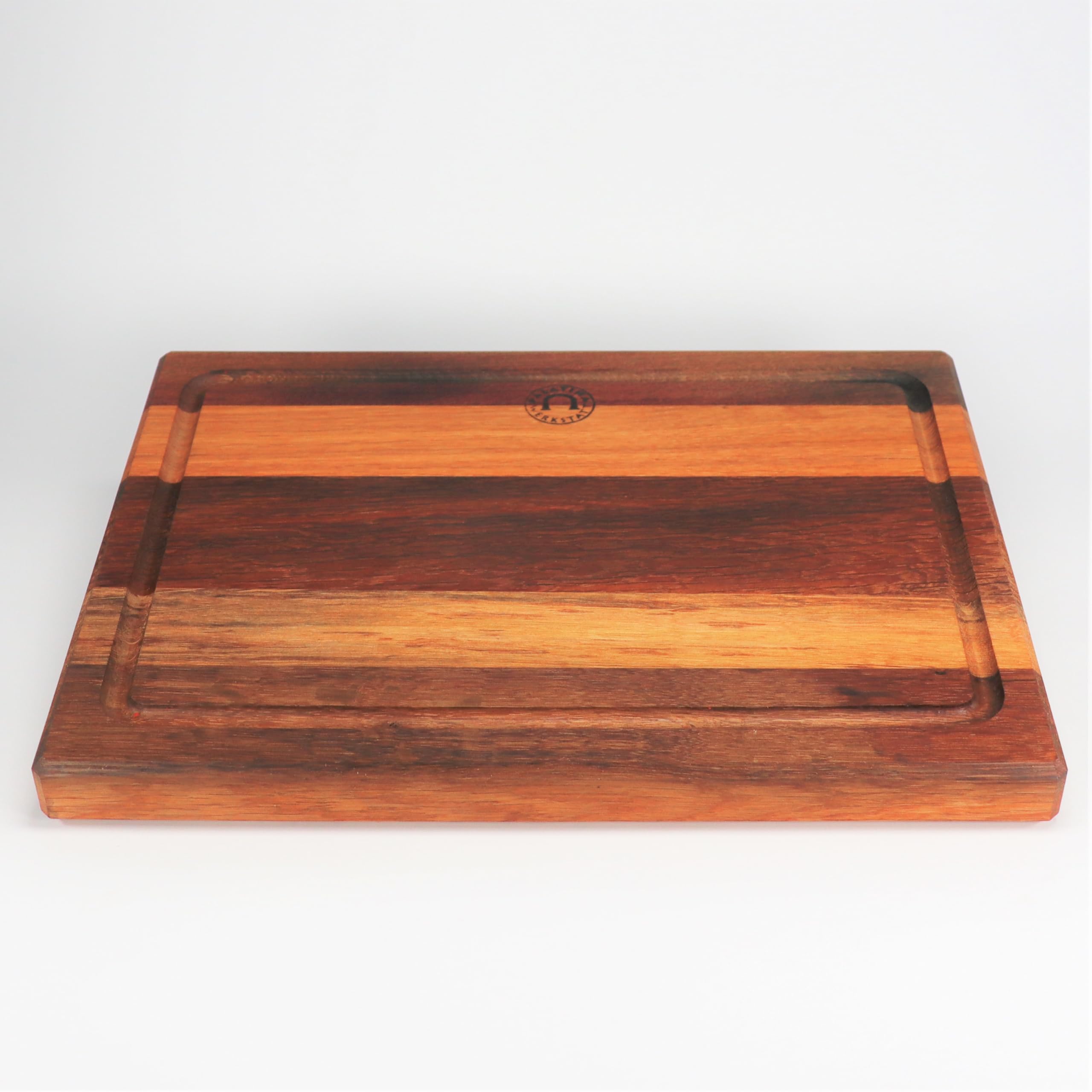 Palatina Werkstatt ® Schneidebrett, Küchenbrett mit umlaufender Saftrille 40x30 cm aus altem Fassholz (Eiche) von Hand gefertigt, robust und klingenschonend.