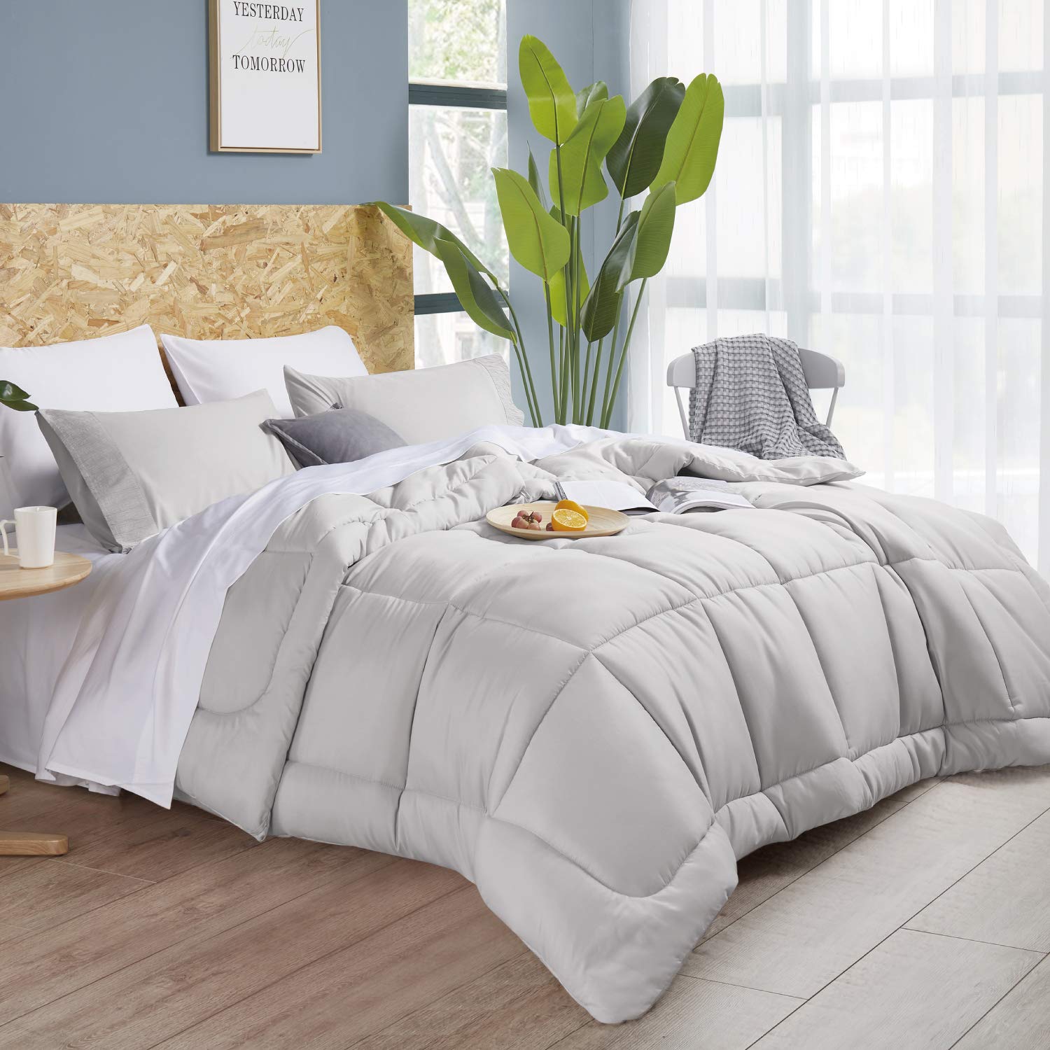 Bedsure Duvet Insert Queen Comforter Light Grey - All Season Quilted Down Alternative Comforter for Queen Bed, 300GSM Mashine Washable Microfiber Bedding Comforter with Corner Tabs