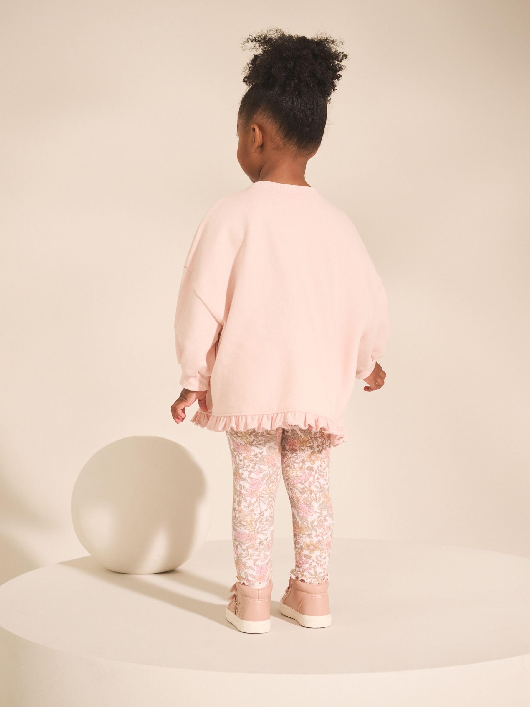 NEXT Niñas Conjunto de sudadera con volantes en el bajo y leggings