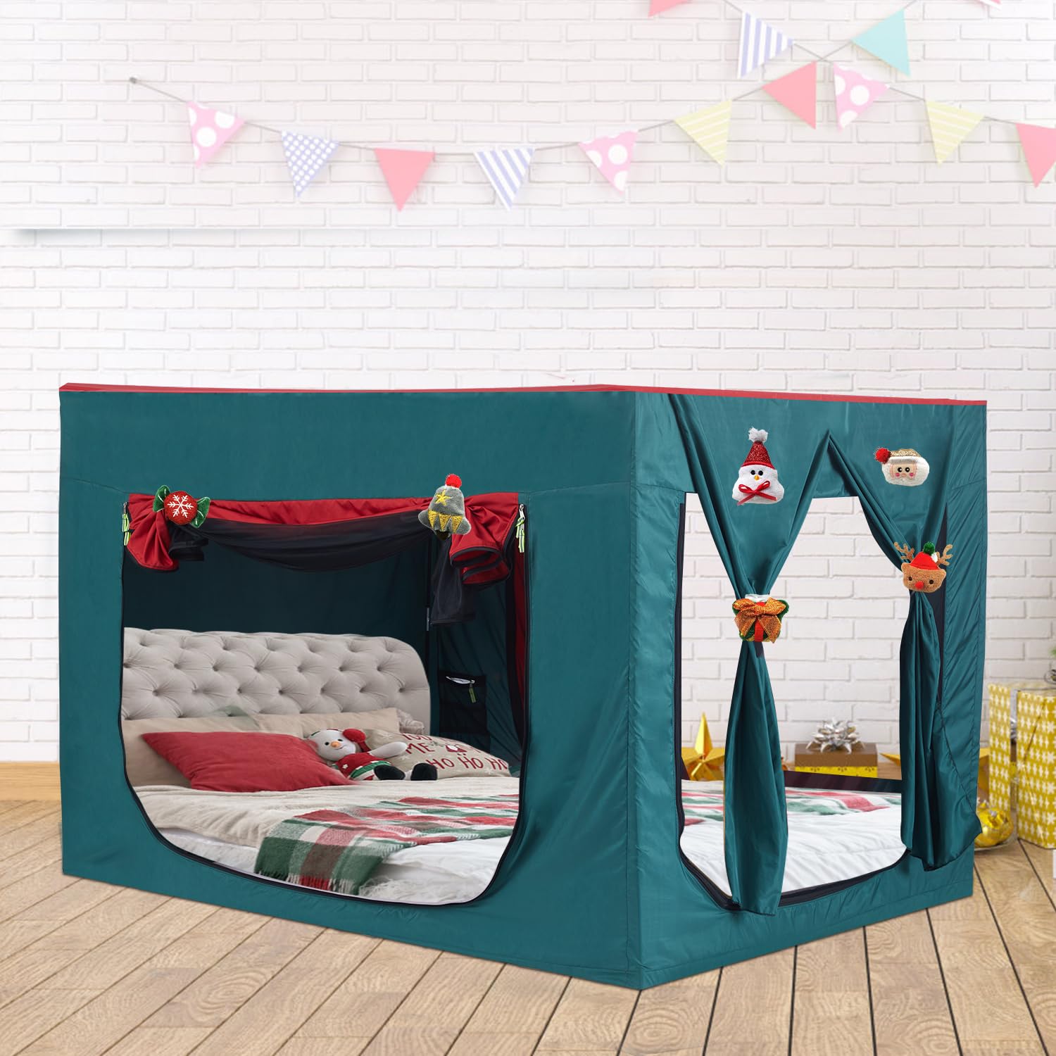 Tiendas de campaña con dosel para crear un oasis de relajación en tu cama de matrimonio colorida