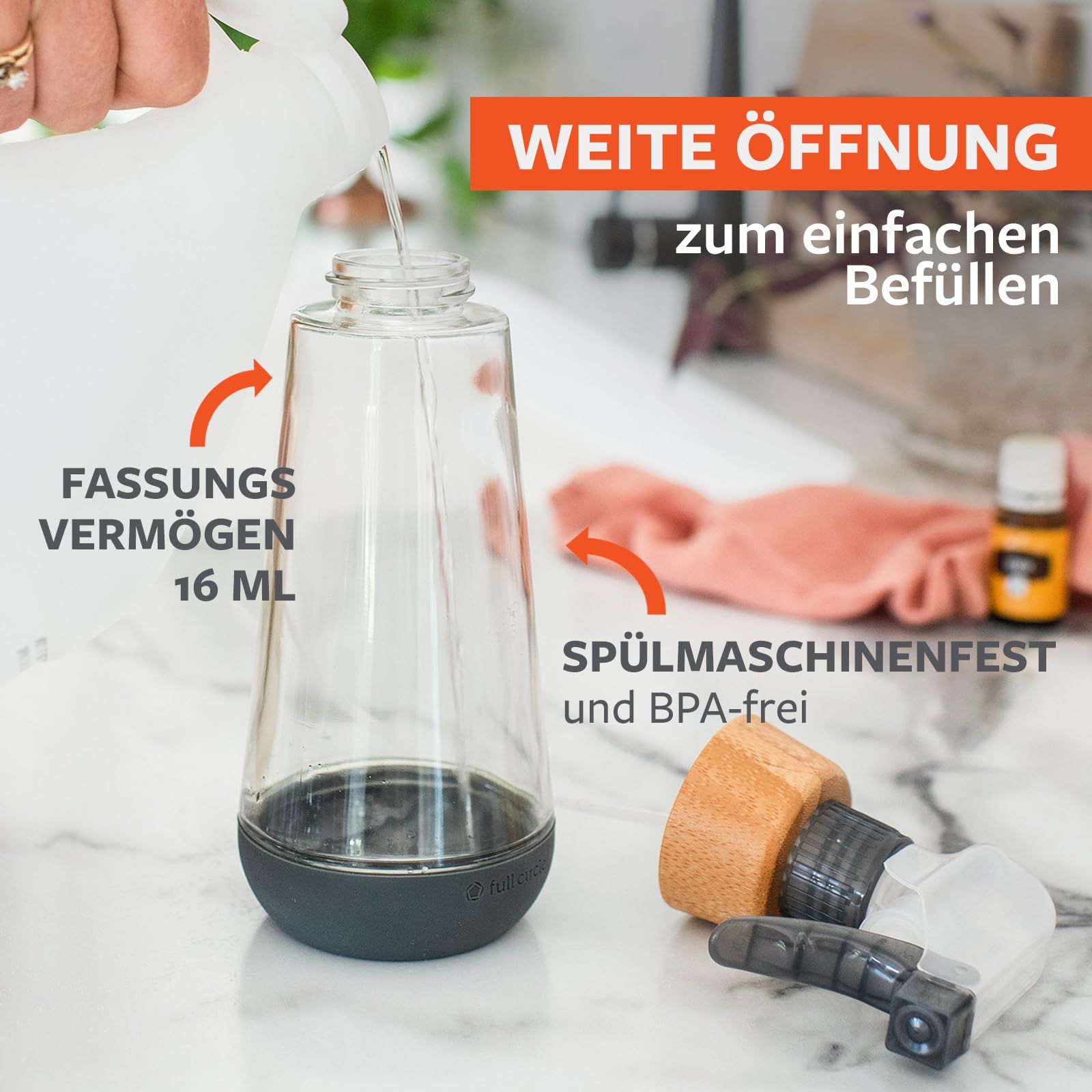 Full Circle Bottle Service Glas-Sprühflasche mit einstellbarem Zerstäuber für Putzmittel oder zur Pflanzenpflege - Wiederverwendbare Spühflasche mit Bambushals und Silikonbasis - 475ml