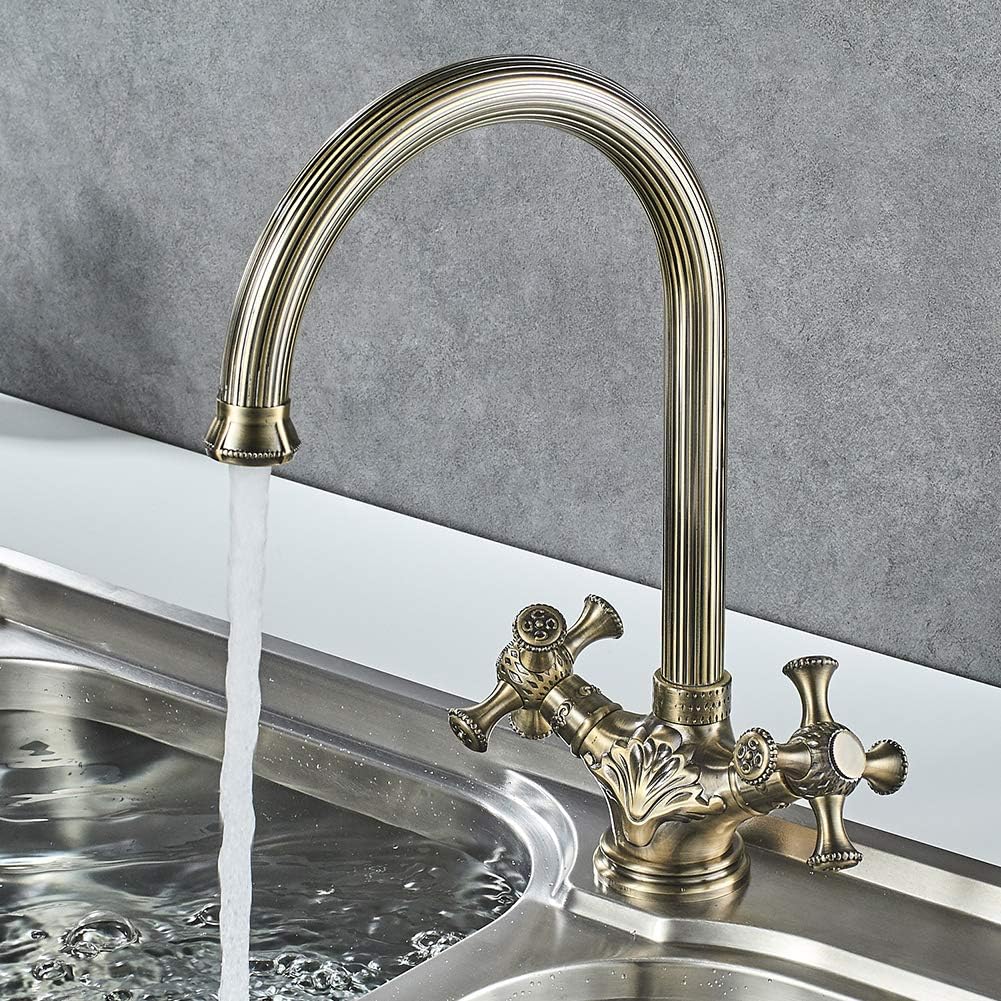 Ibergrif M22117 kitchen tap with water flowing into a sink